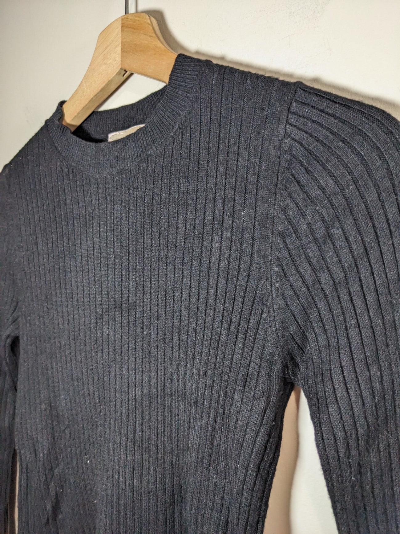 FOREVER 21 Black Sweater - S