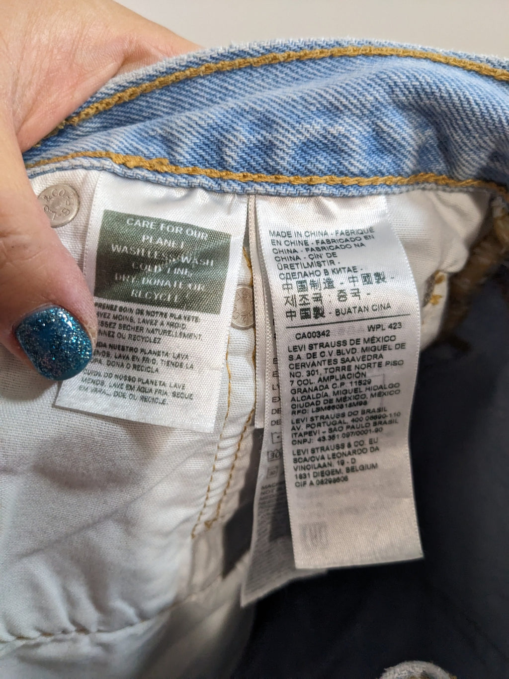 Levi's 501 Light Wash Jeans - sz 24