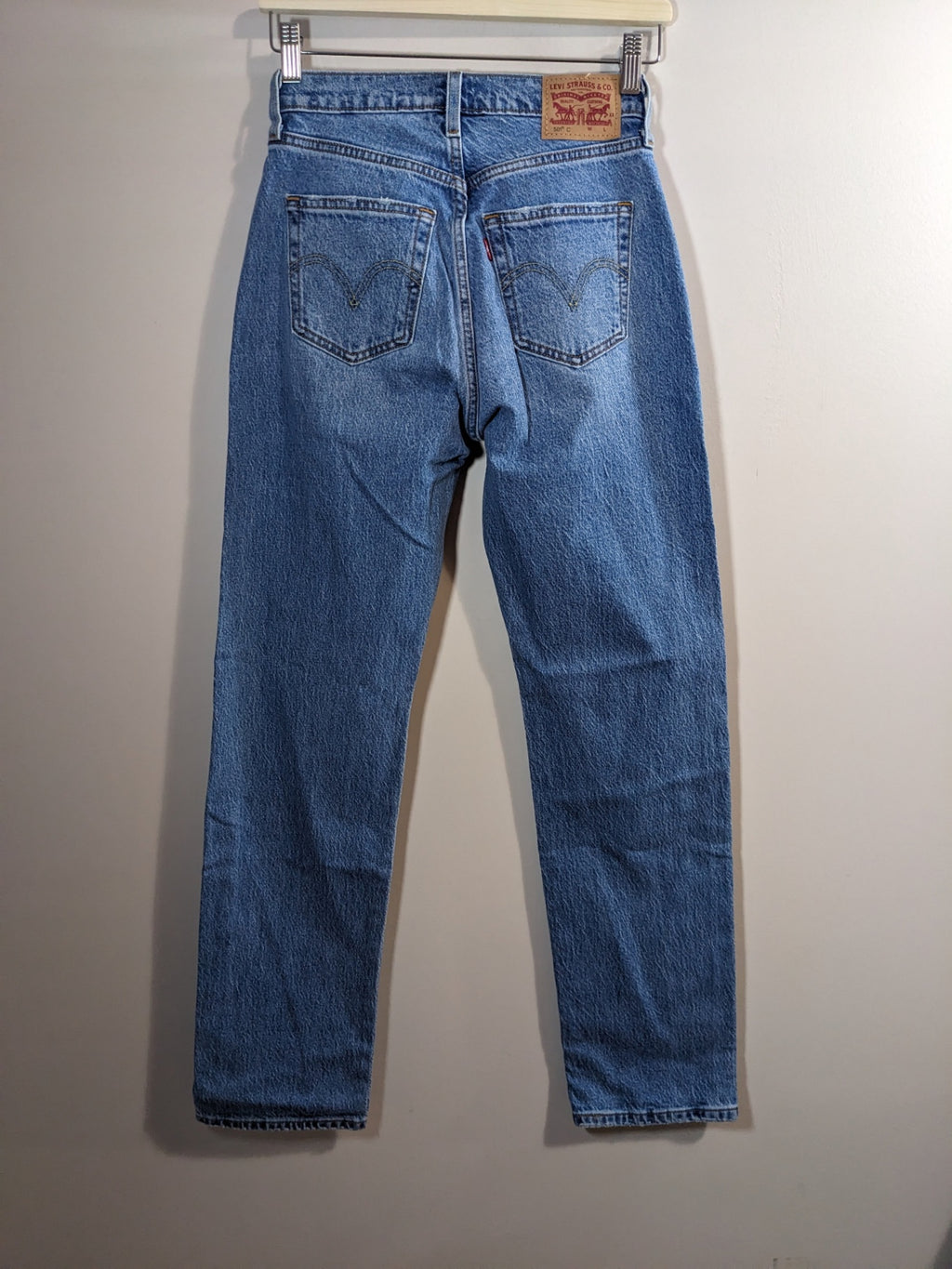 Levi's 501 Medium Wash Jeans - sz 24