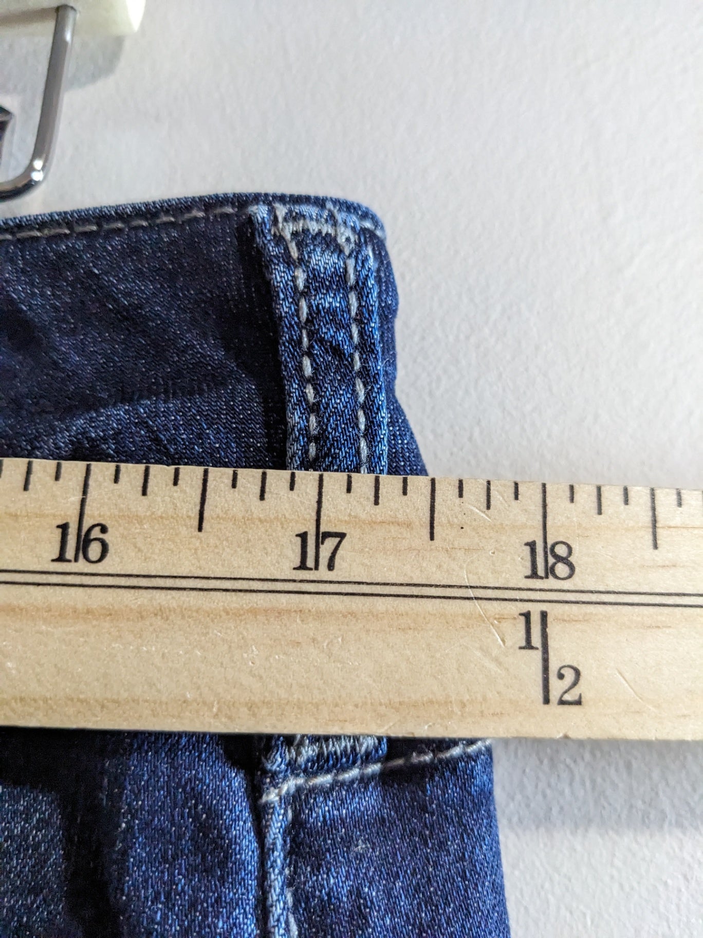 Silver Jeans Co. Dark Distressed Elyse Skinny Jeans - sz 33