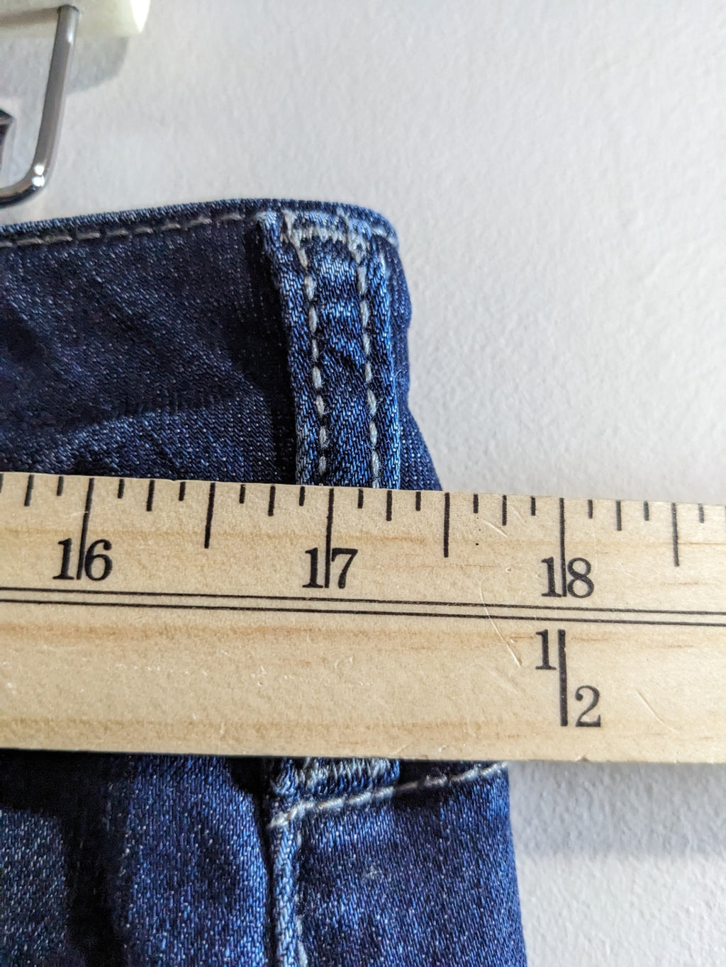 Silver Jeans Co. Dark Distressed Elyse Skinny Jeans - sz 33