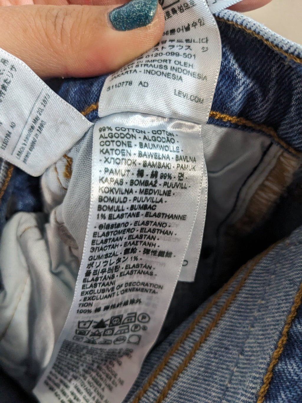 Levi's 501 Medium Wash Jeans - sz 24