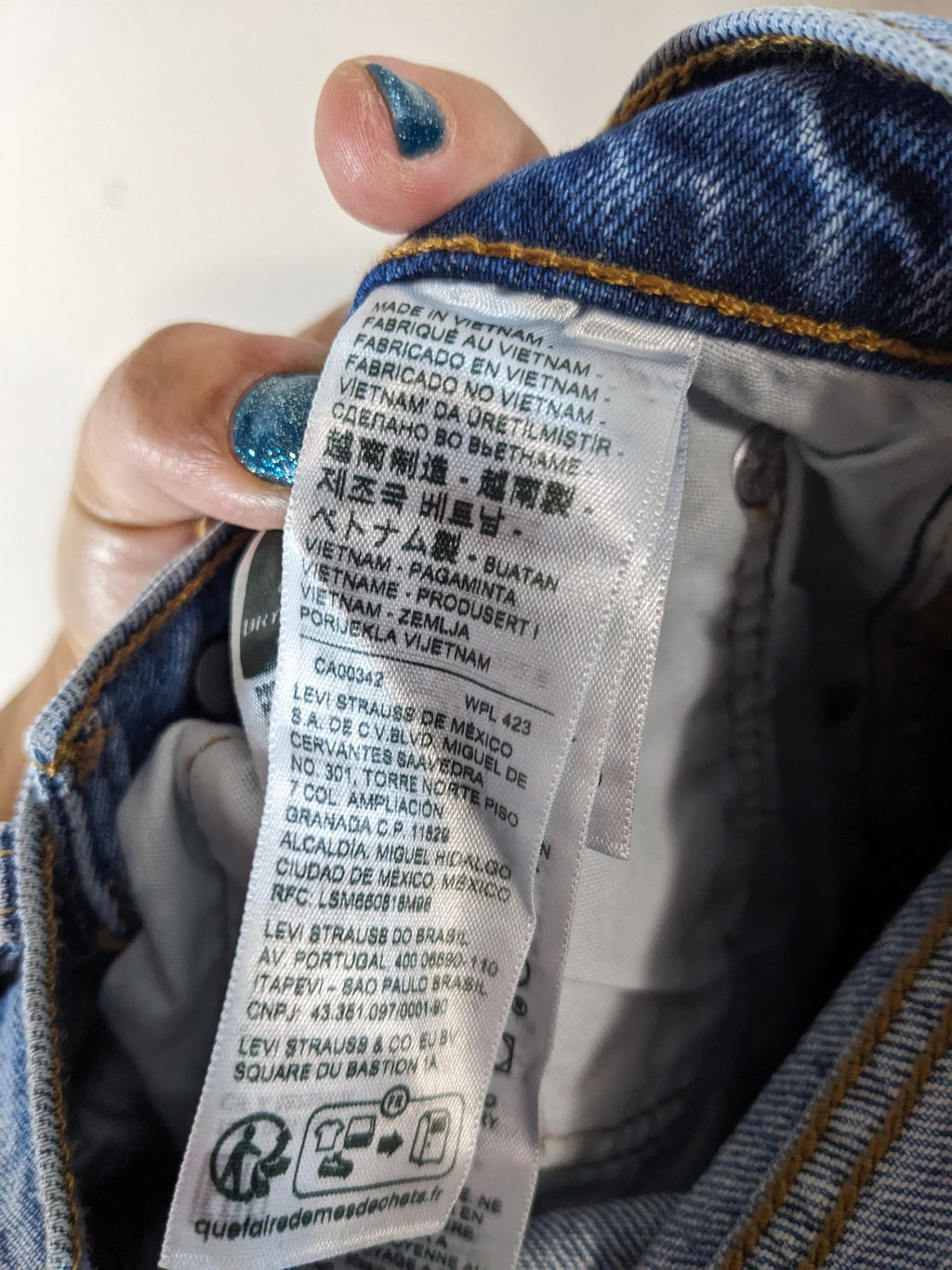 Levi's 501 Medium Wash Jeans - sz 24