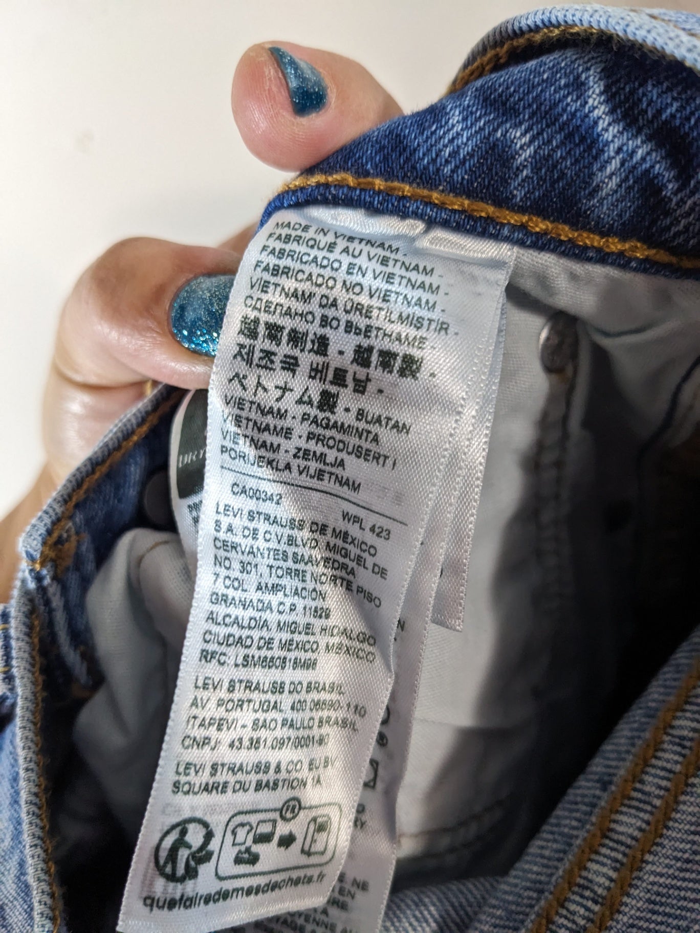 Levi's 501 Medium Wash Jeans - sz 24