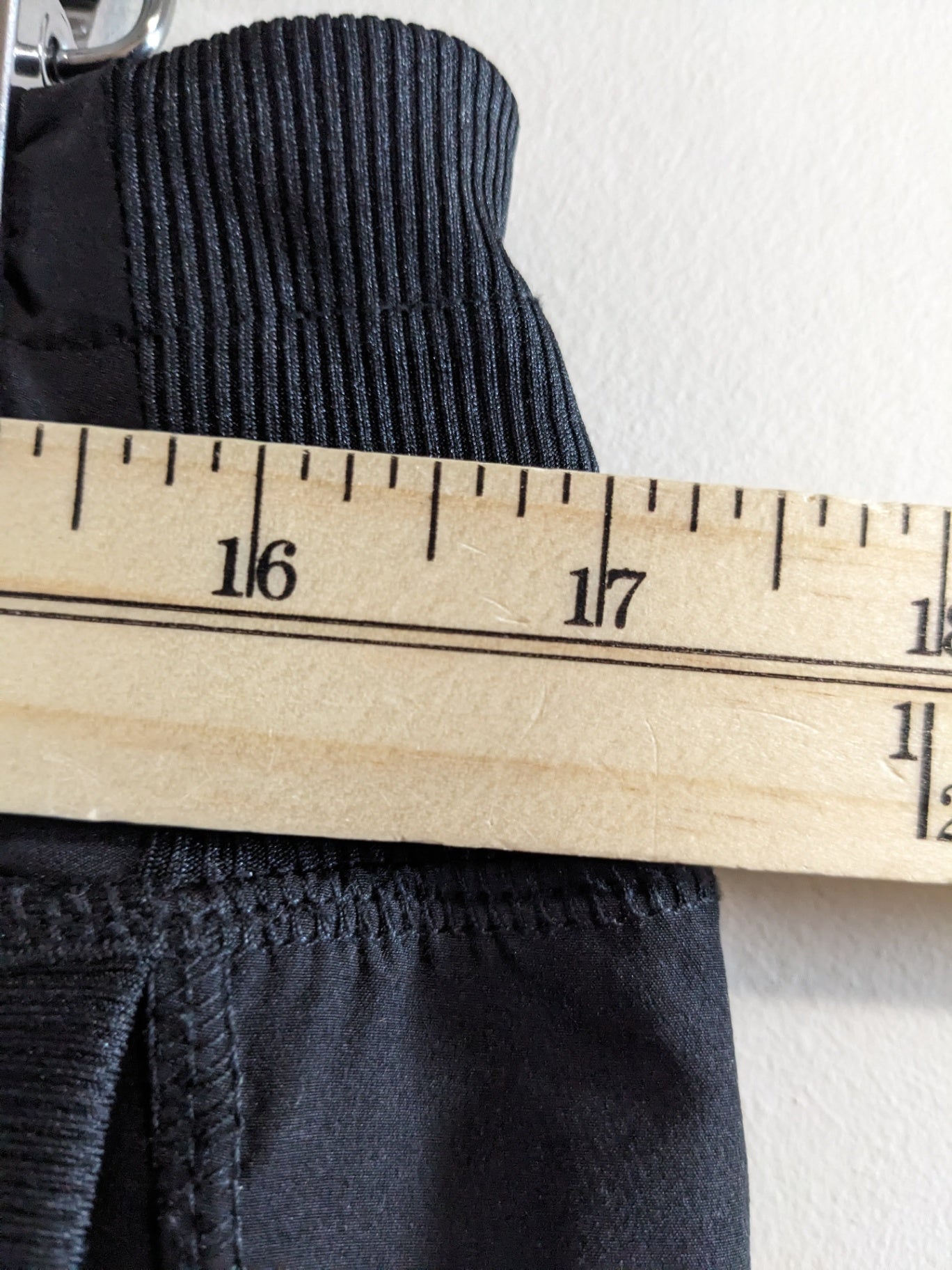 Kirkland Signature Black Capris - L