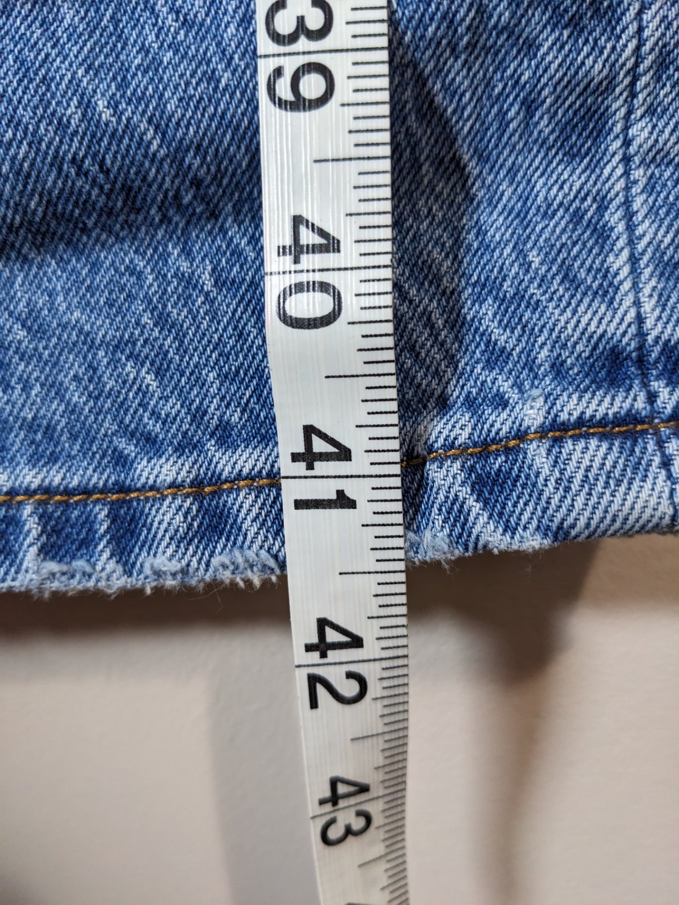 Levi's 501 Medium Wash Jeans - sz 24