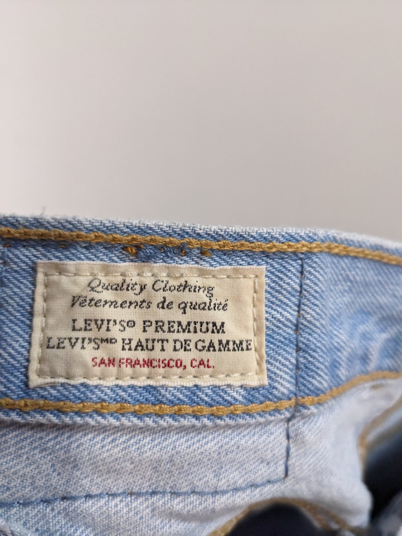 Levi's 501 Light Wash Jeans - sz 24