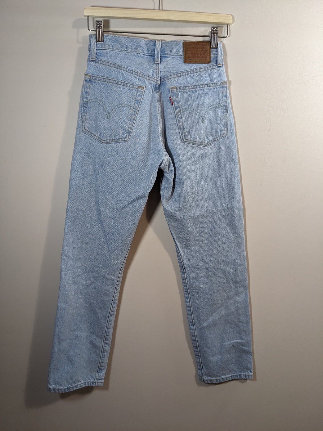 Levi's 501 Light Wash Jeans - sz 24