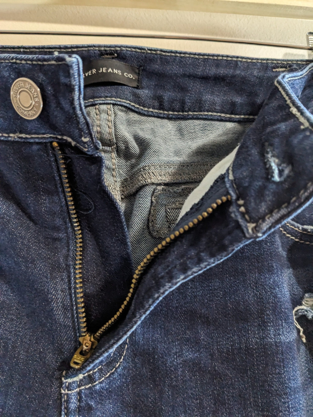 Silver Jeans Co. Dark Distressed Elyse Skinny Jeans - sz 33