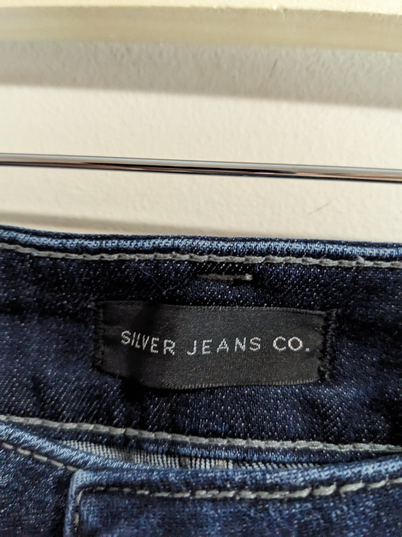 Silver Jeans Co. Dark Distressed Elyse Skinny Jeans - sz 33
