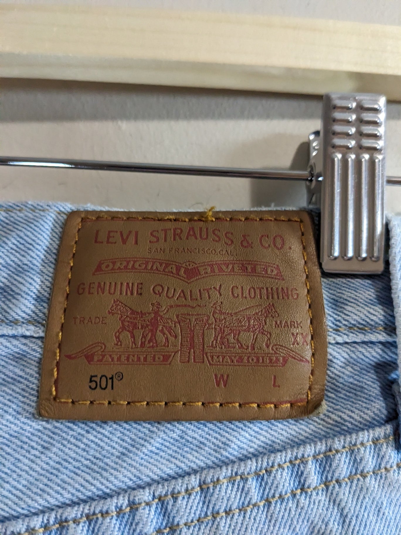 Levi's 501 Light Wash Jeans - sz 24