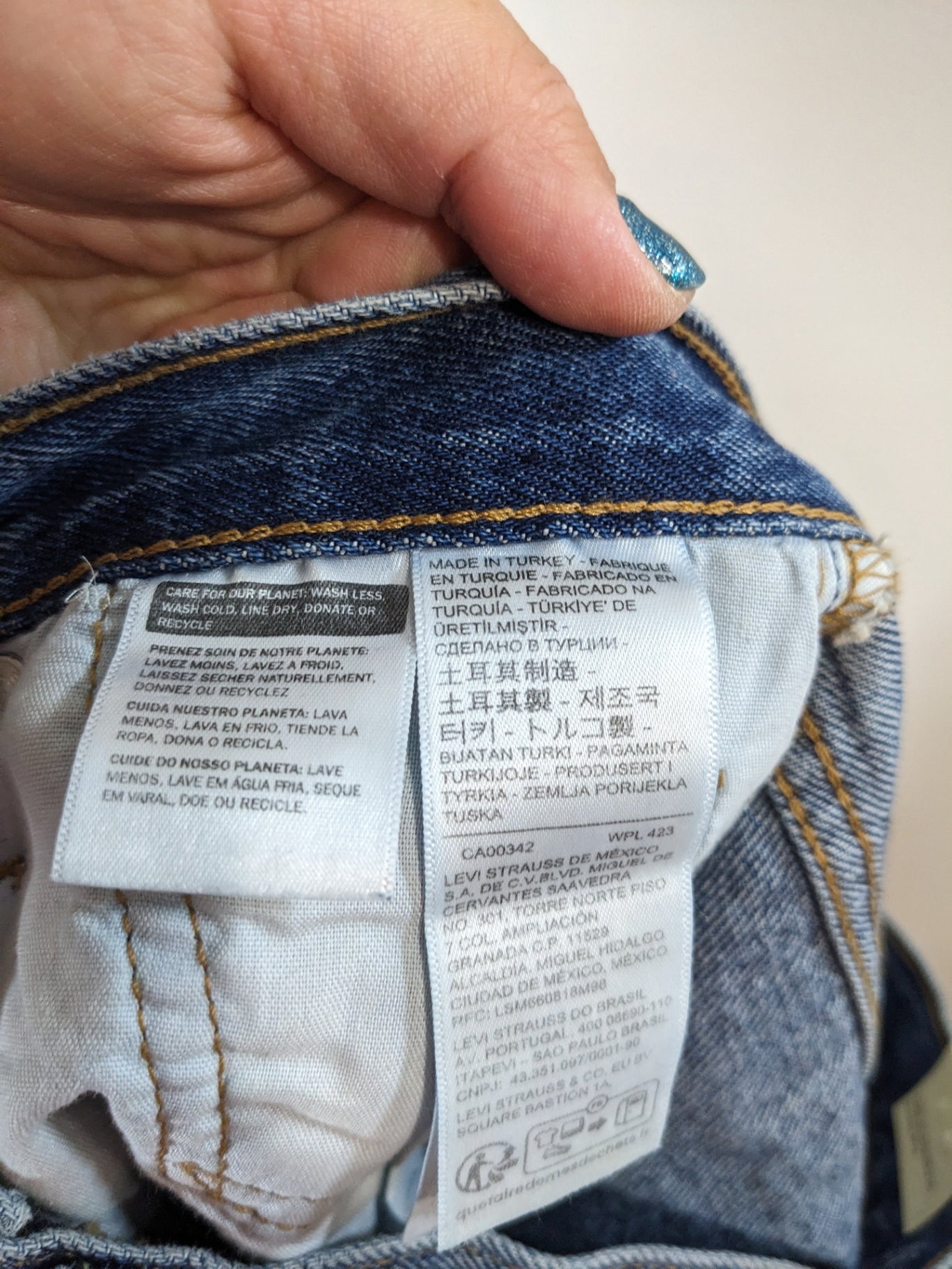 NWT Levi's 501 90's Jeans - sz 24