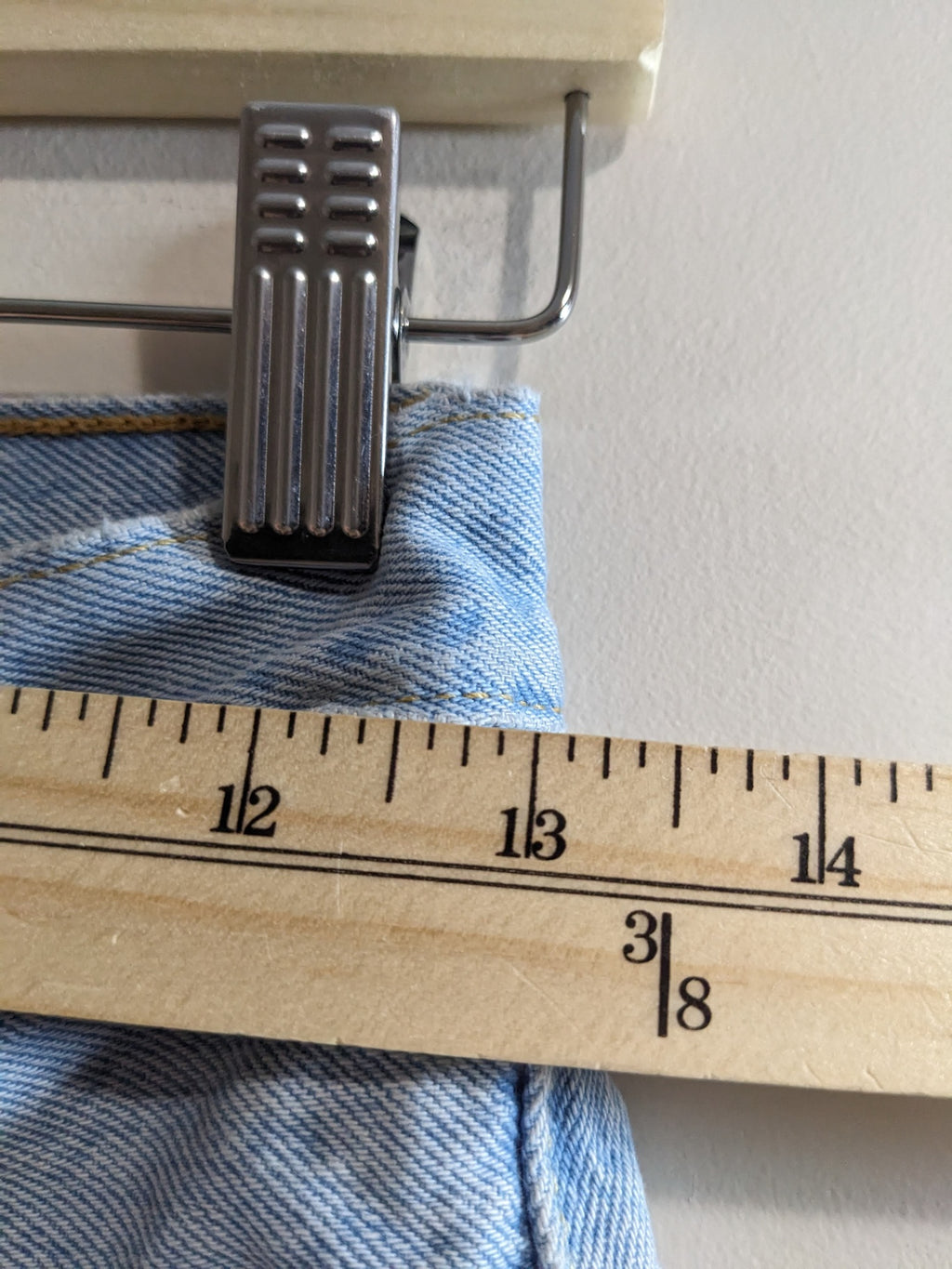 Levi's 501 Light Wash Jeans - sz 24