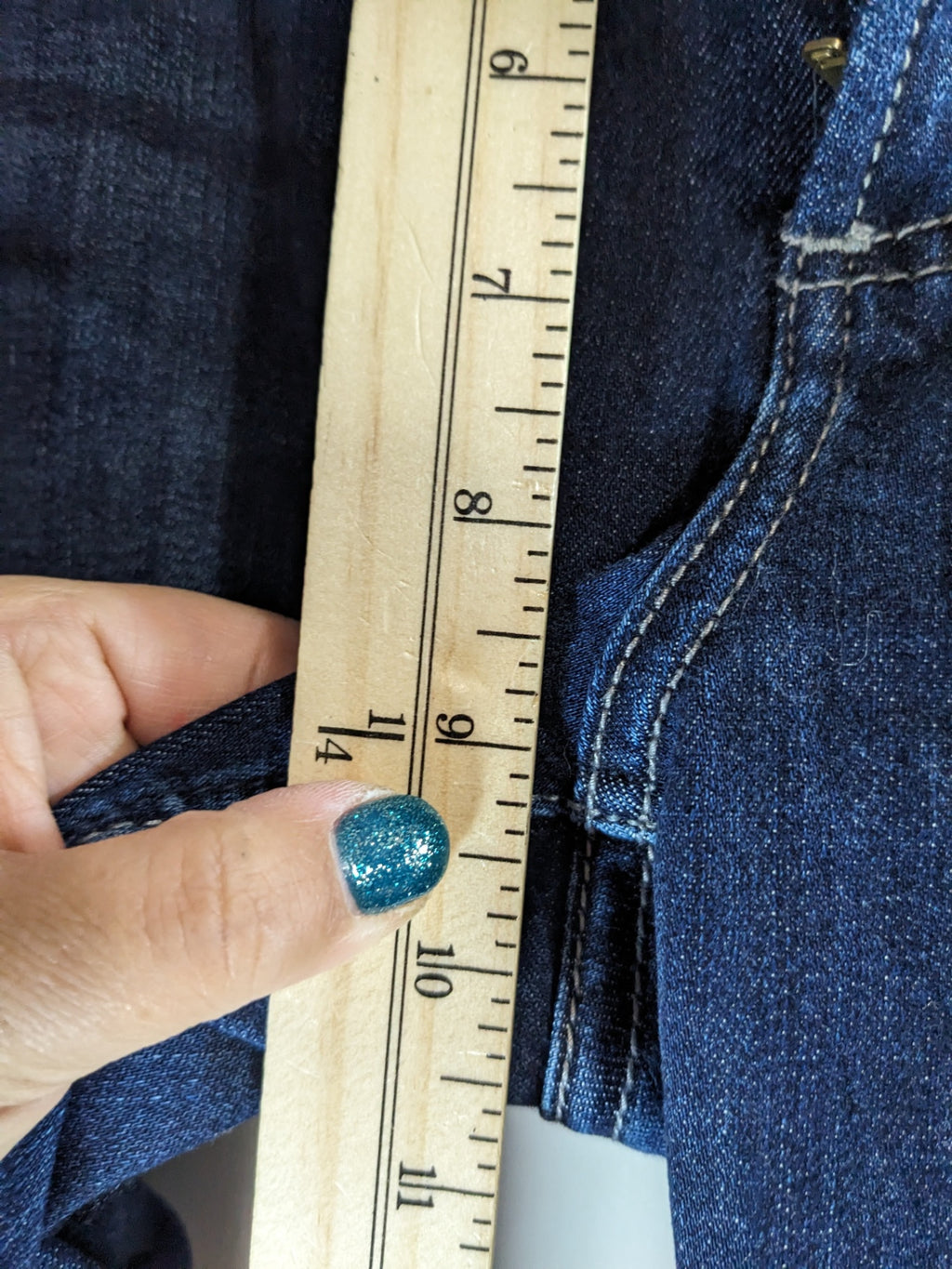 Silver Jeans Co. Dark Distressed Elyse Skinny Jeans - sz 33