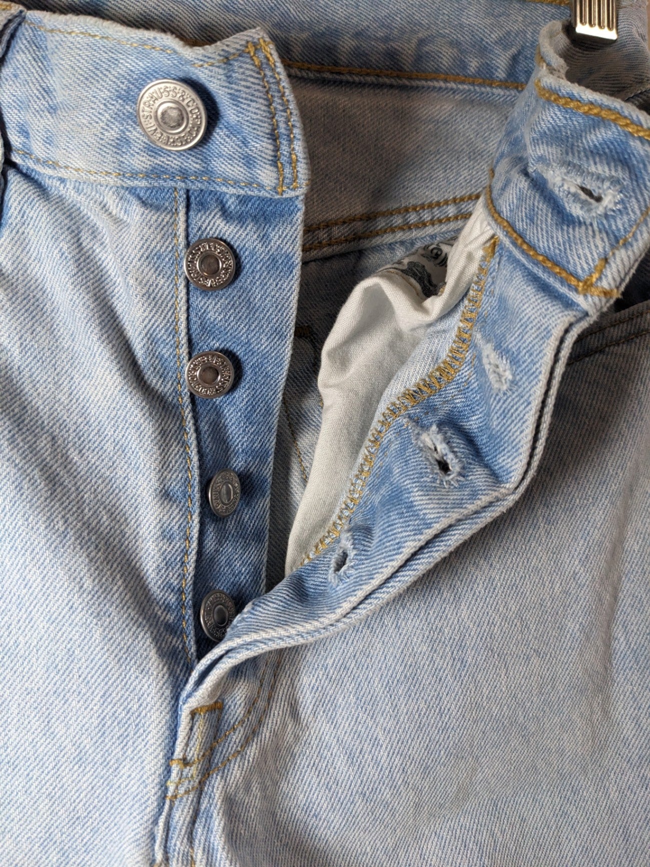 Levi's 501 Light Wash Jeans - sz 24