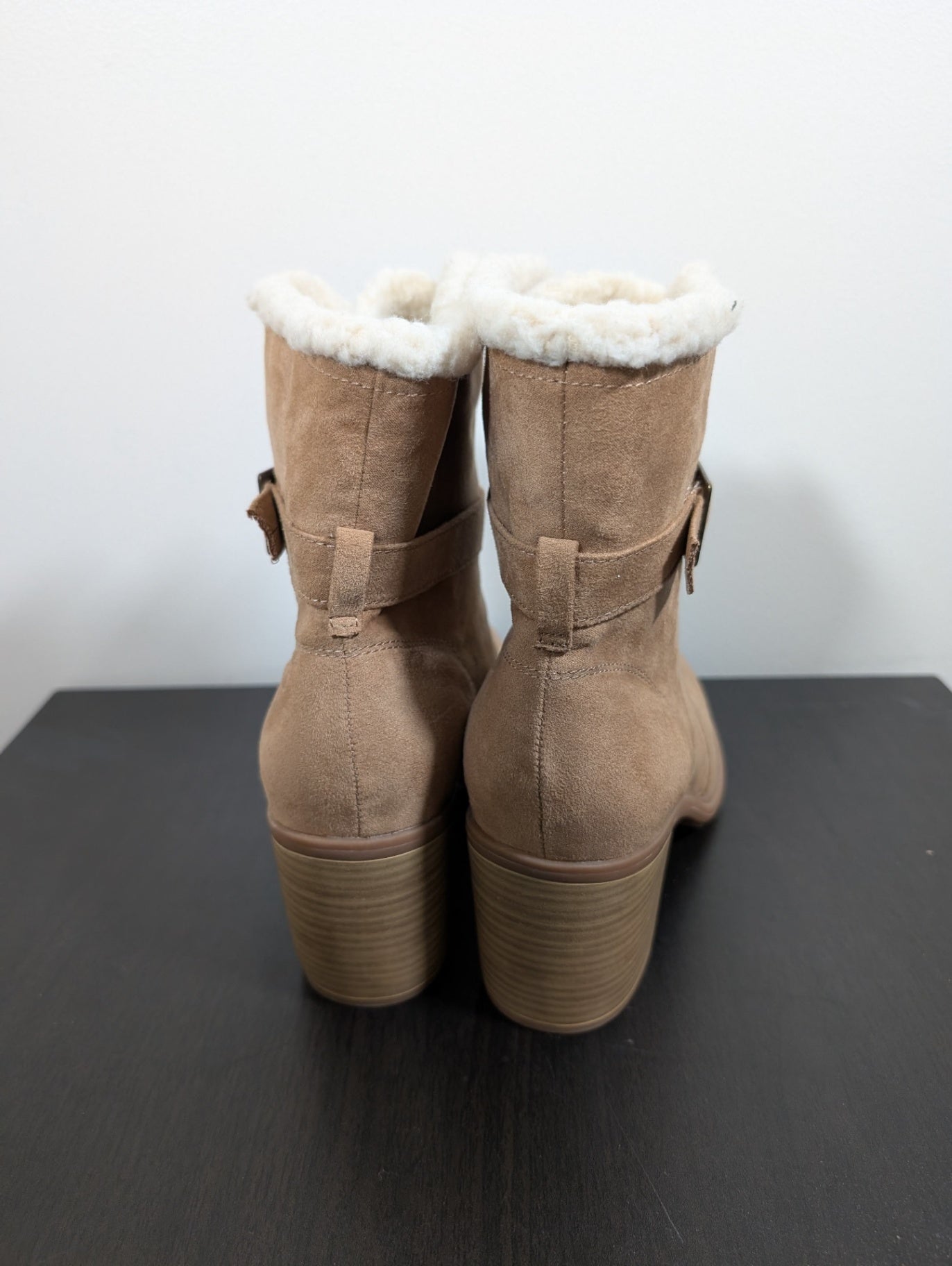 American Eagle faux fur boots - SZ 9