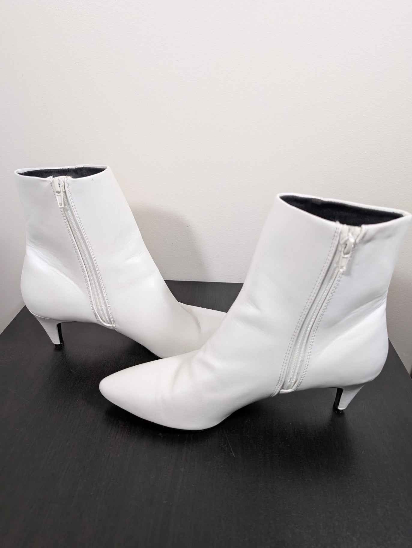 Christian Siriano white boots - SZ 10
