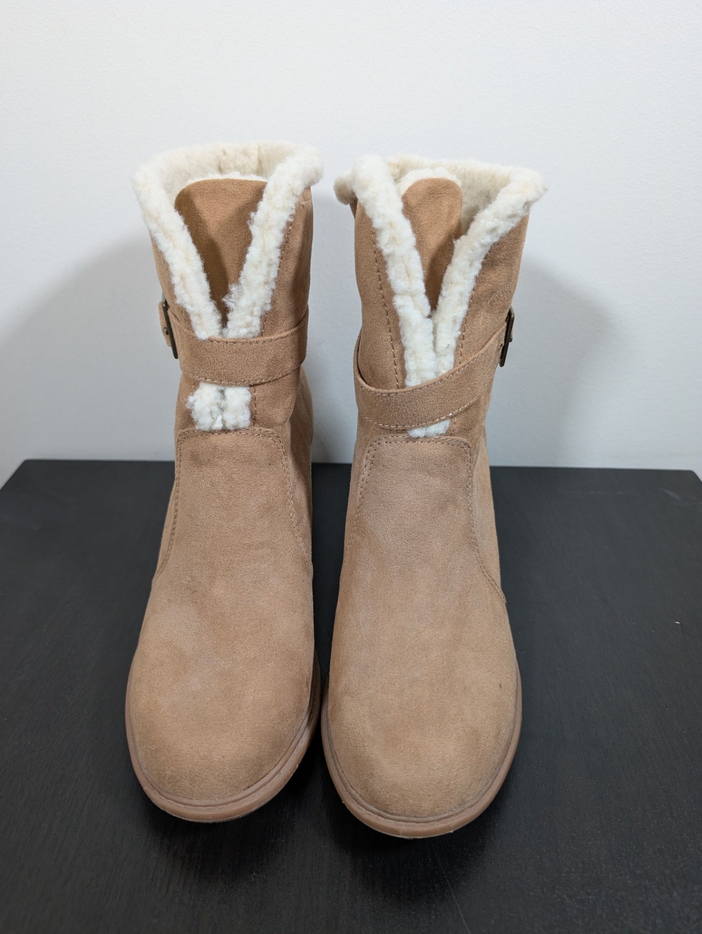 American Eagle faux fur boots - SZ 9