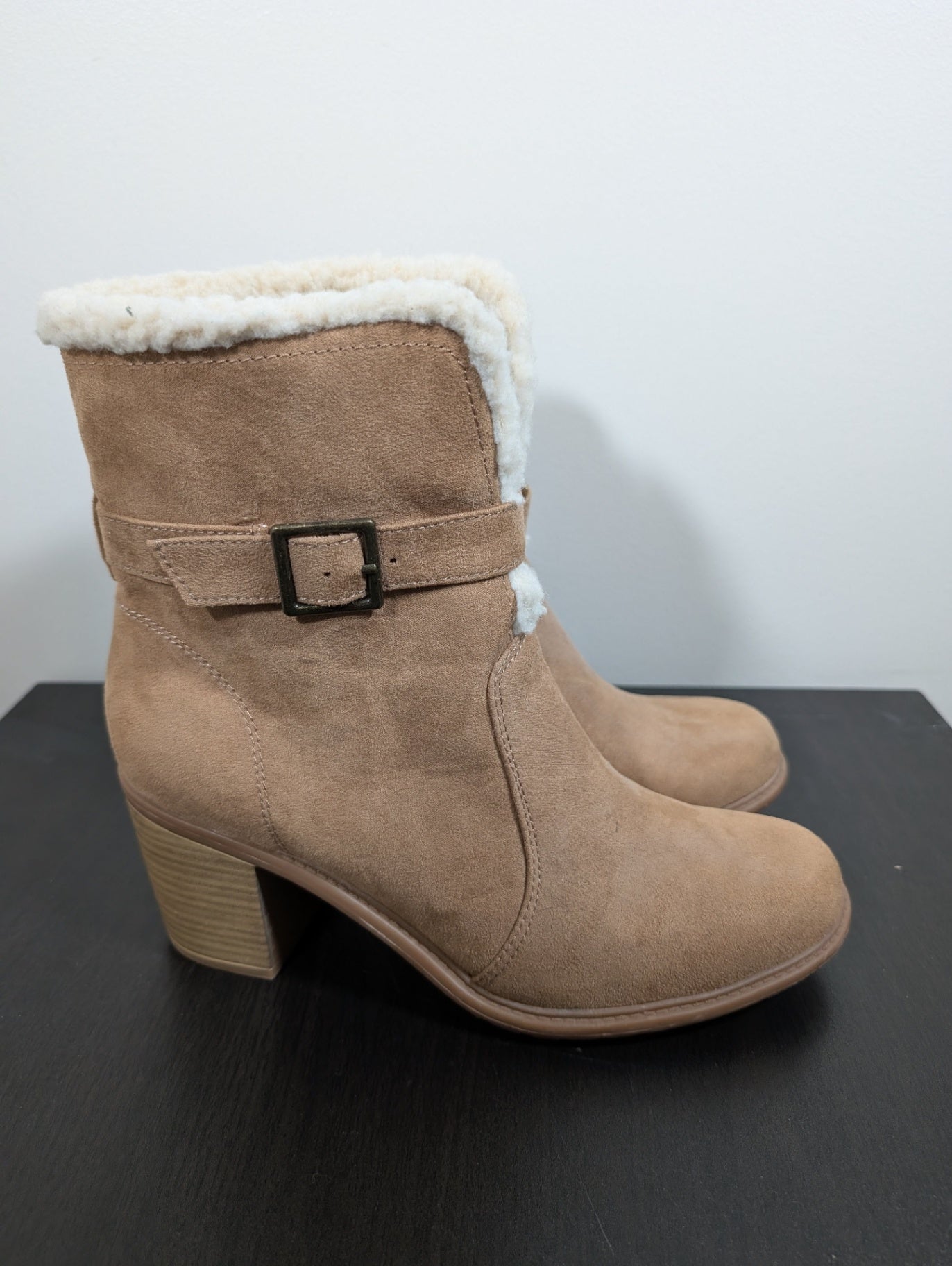 American Eagle faux fur boots - SZ 9