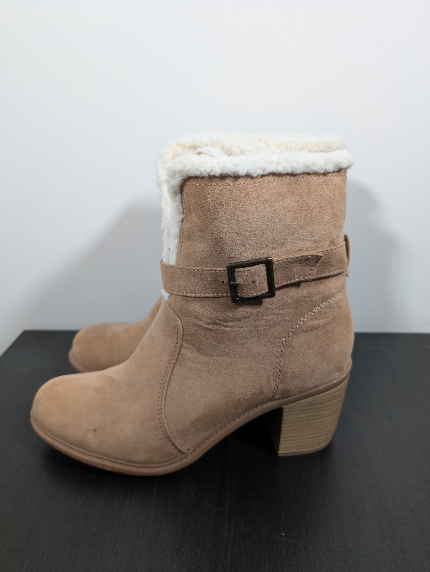 American Eagle faux fur boots - SZ 9