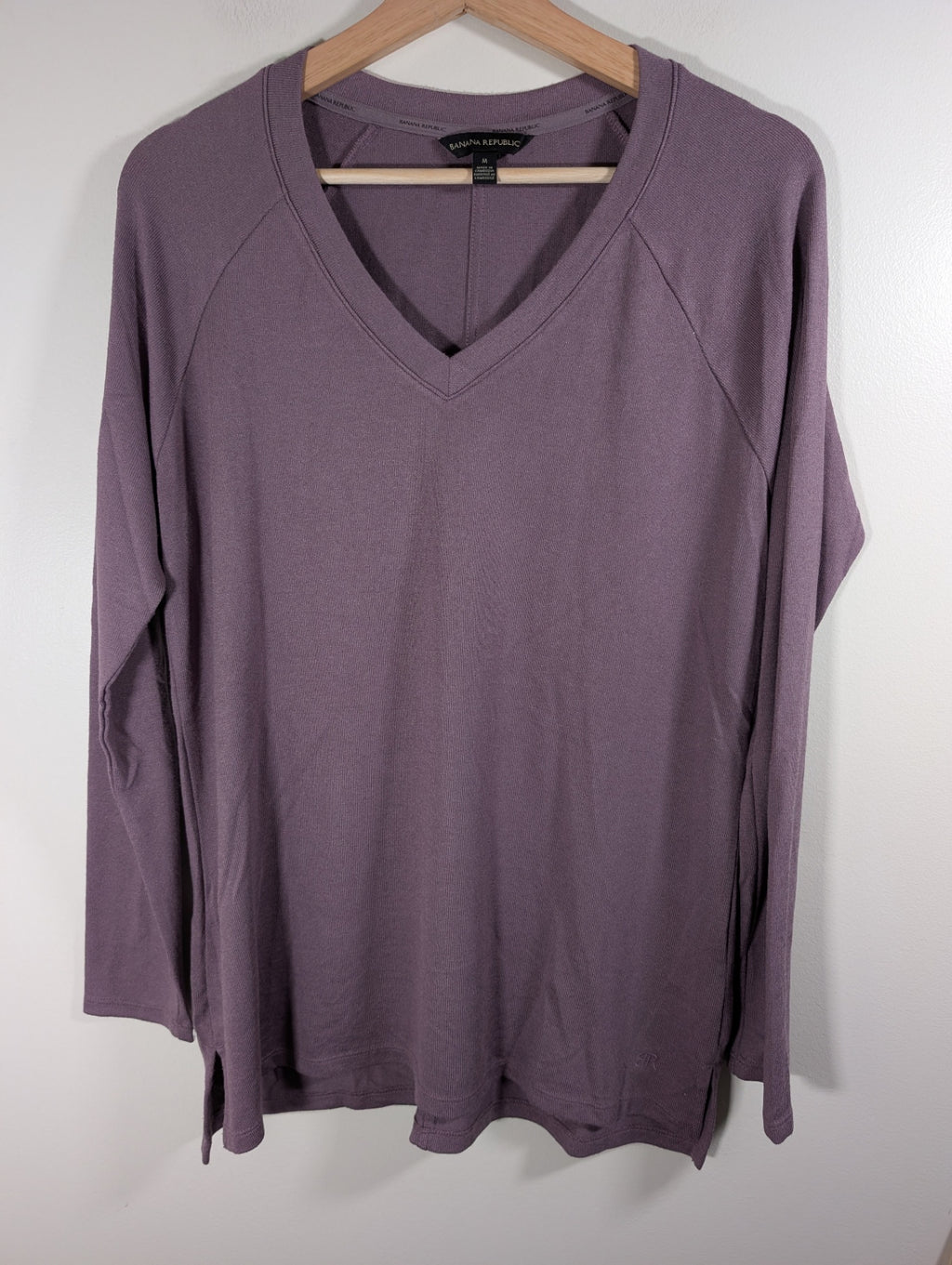 Banana Republic purple v-neck sweater - Medium
