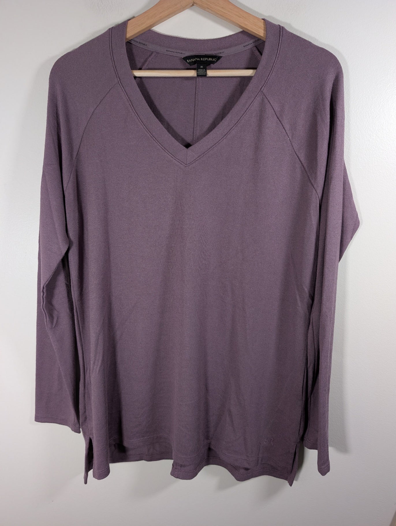Banana Republic purple v-neck sweater - Medium