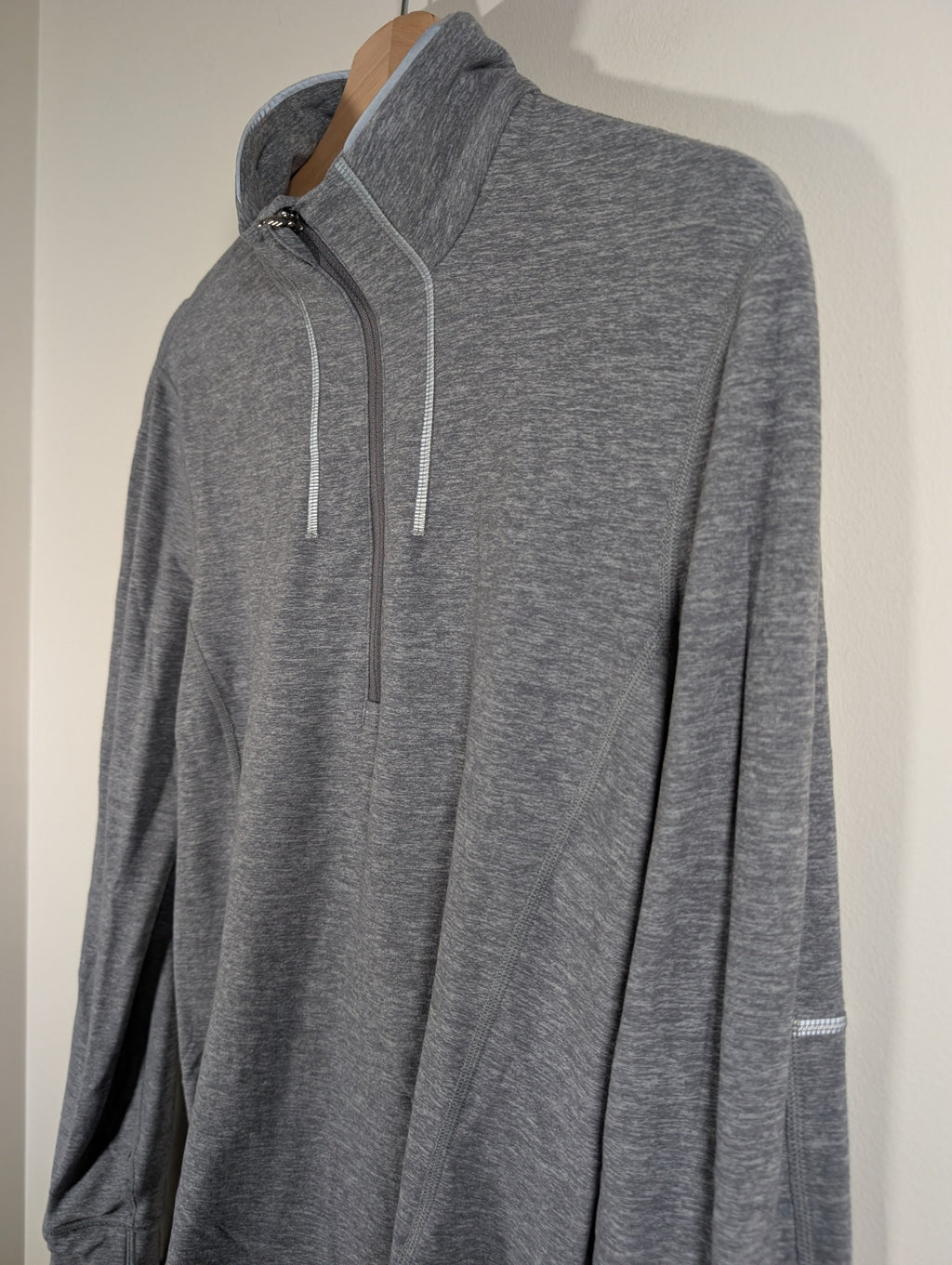 Lululemon grey pullover - Small