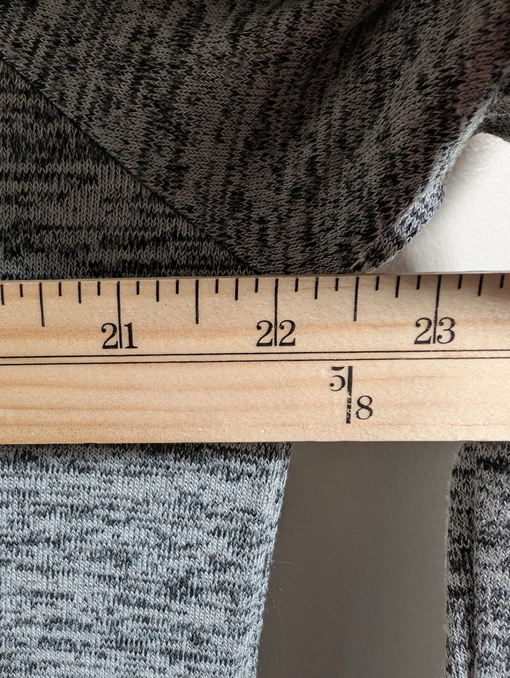 Banana Republic grey v-neck sweater - Large