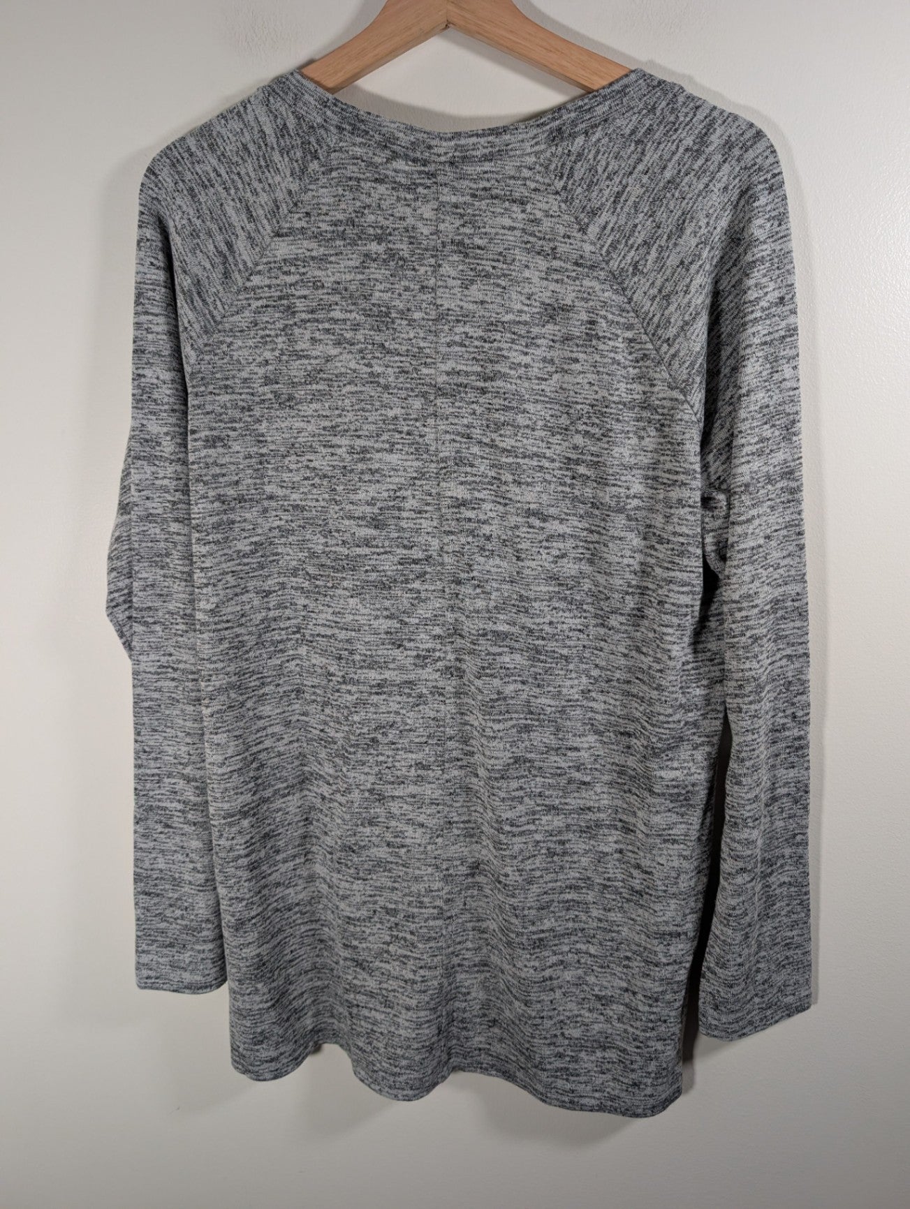 Banana Republic grey v-neck sweater - Large