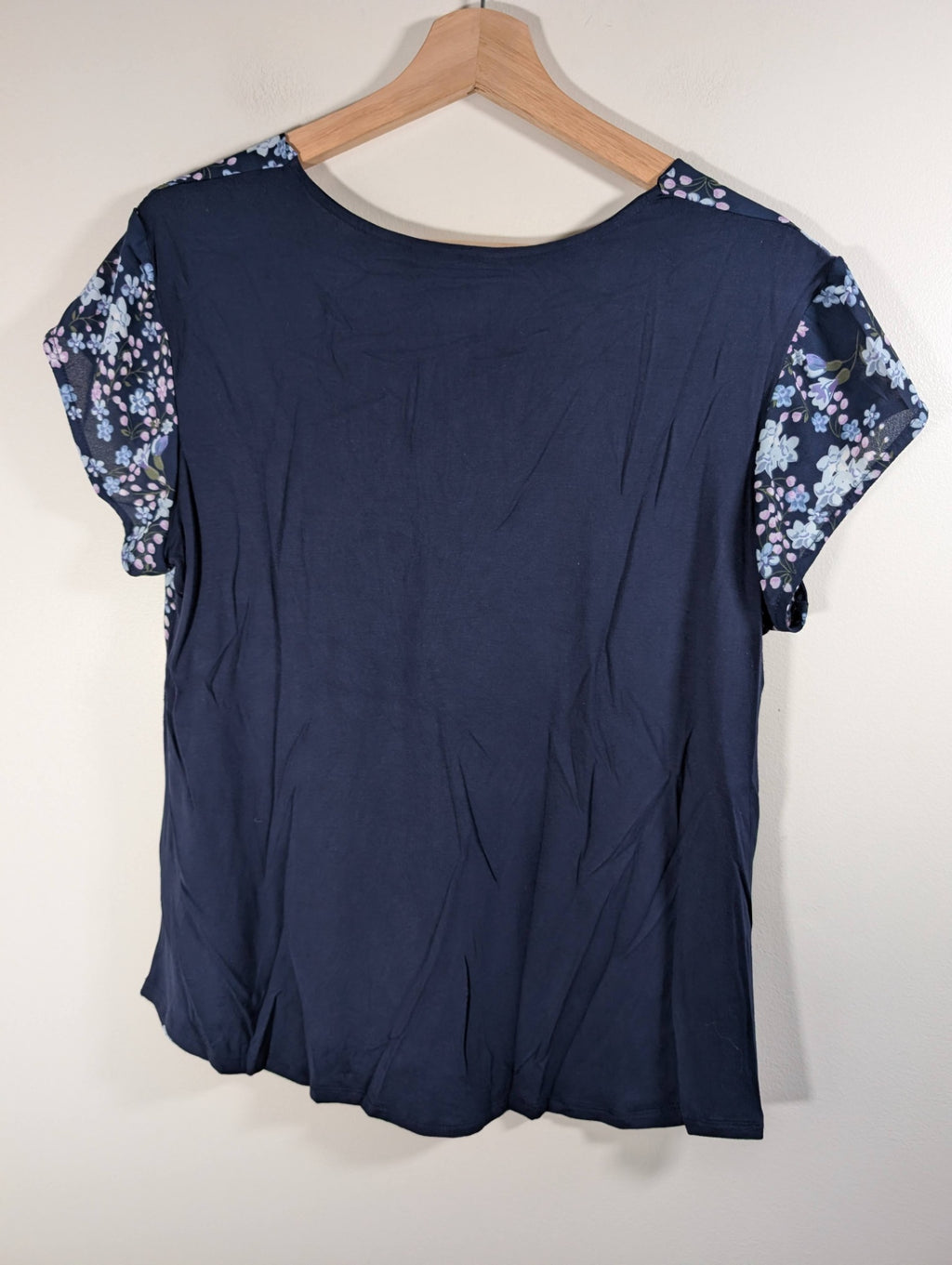 Denver Hayes navy floral blouse - Medium