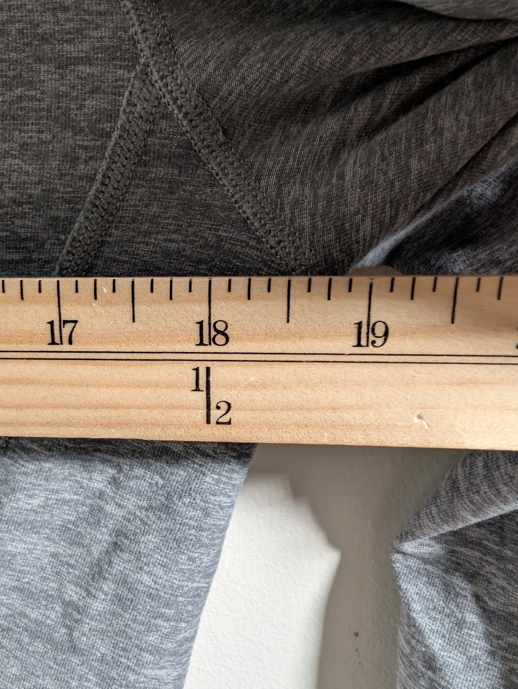 Lululemon grey pullover - Small