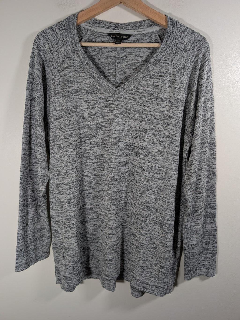 Banana Republic grey v-neck sweater - Large
