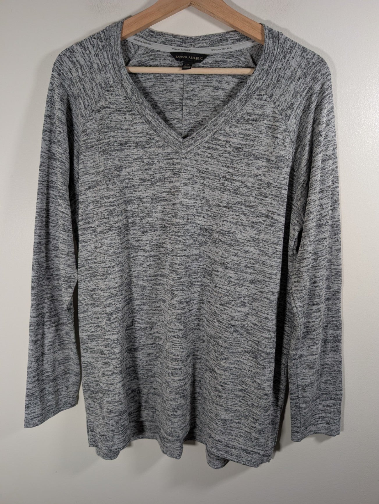 Banana Republic grey v-neck sweater - Large