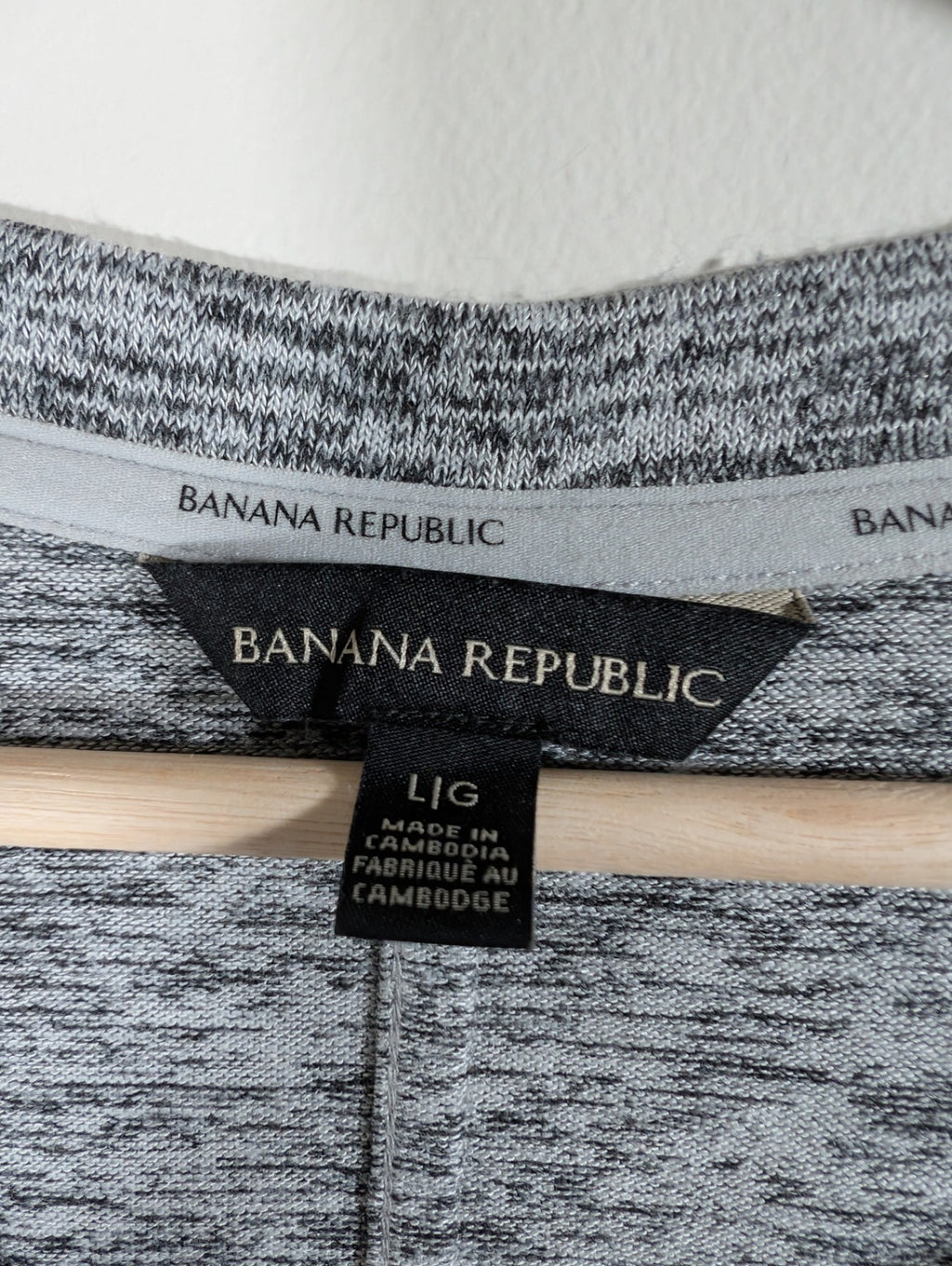 Banana Republic grey v-neck sweater - Large
