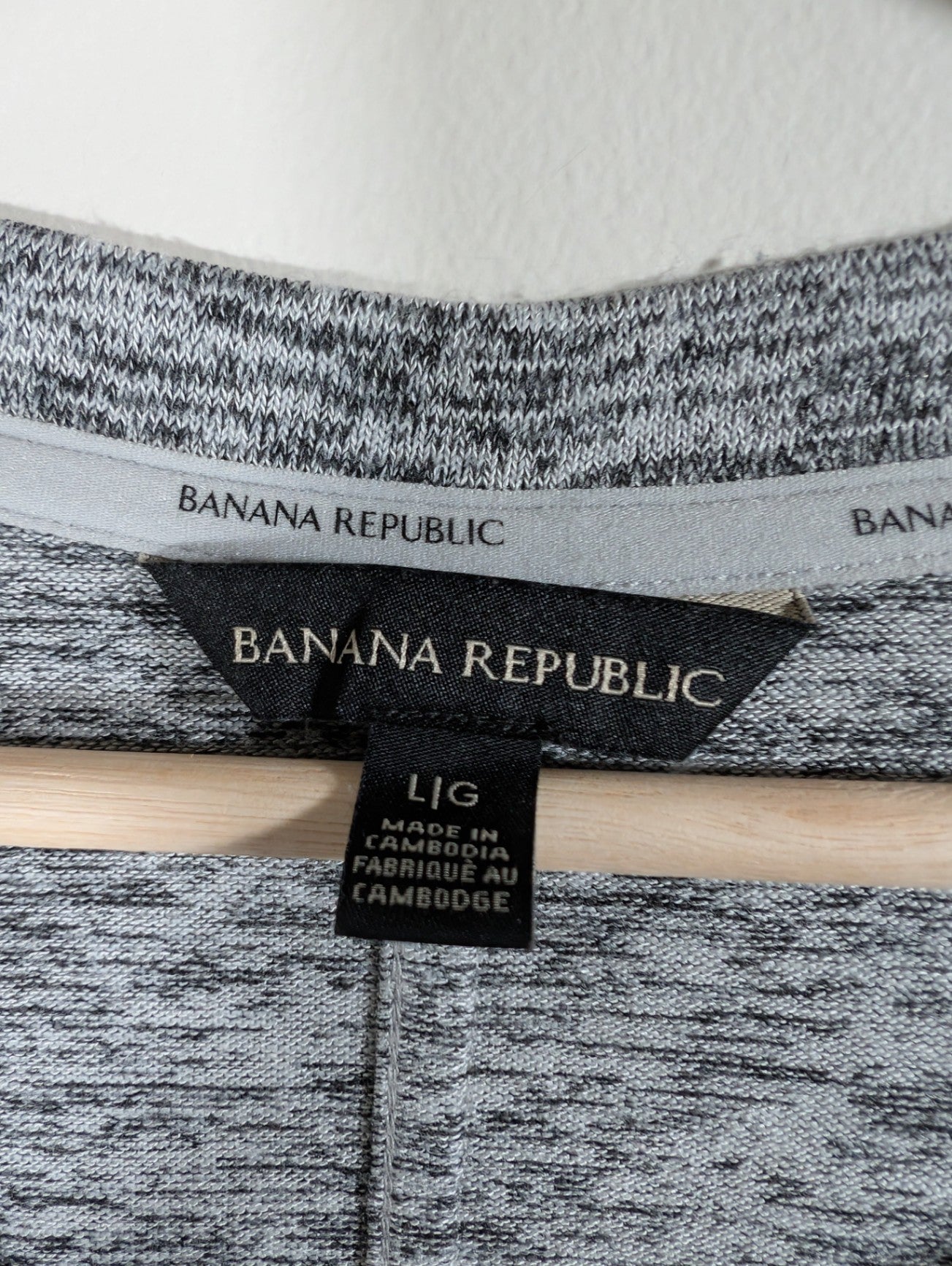Banana Republic grey v-neck sweater - Large