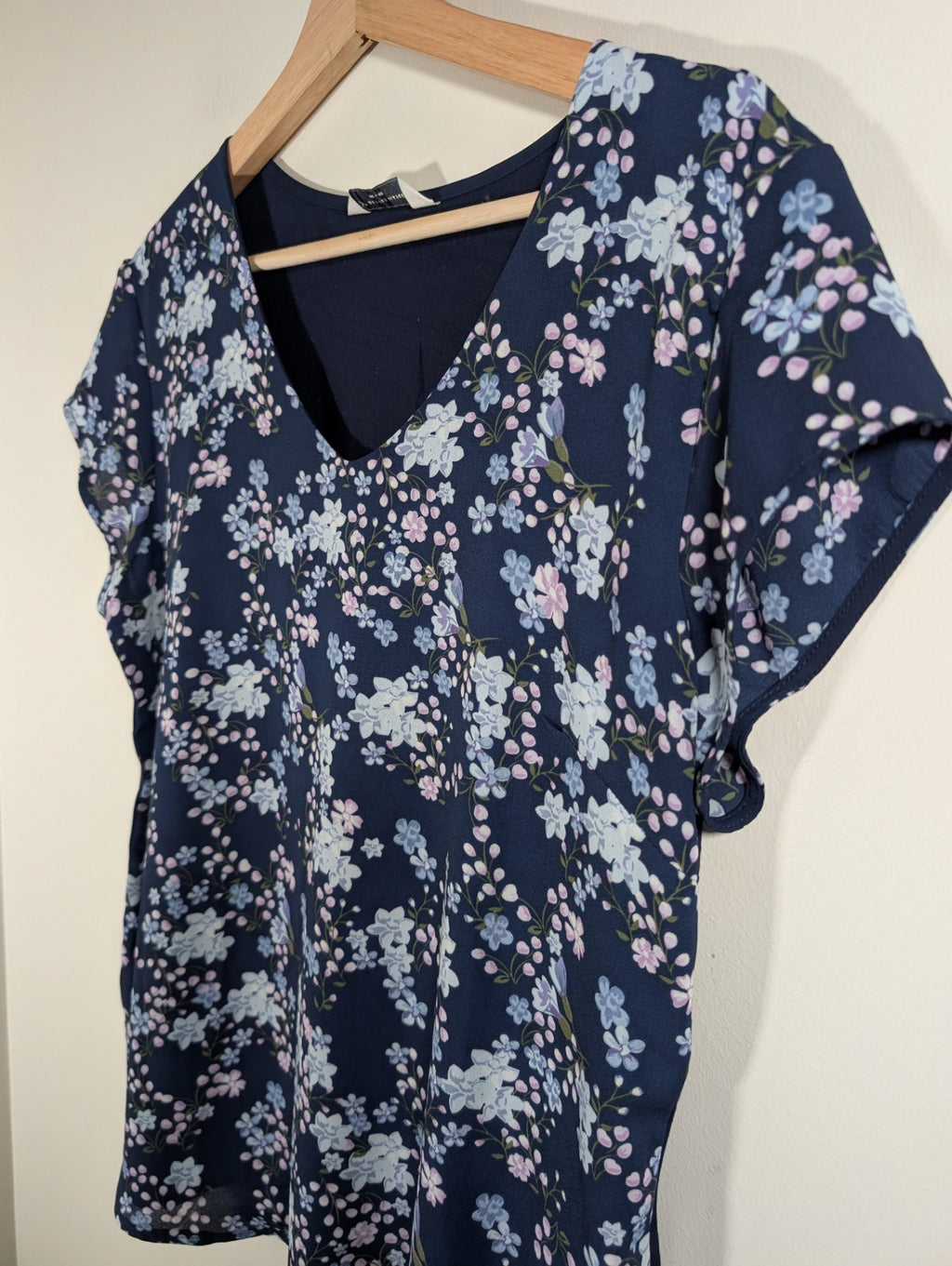 Denver Hayes navy floral blouse - Medium