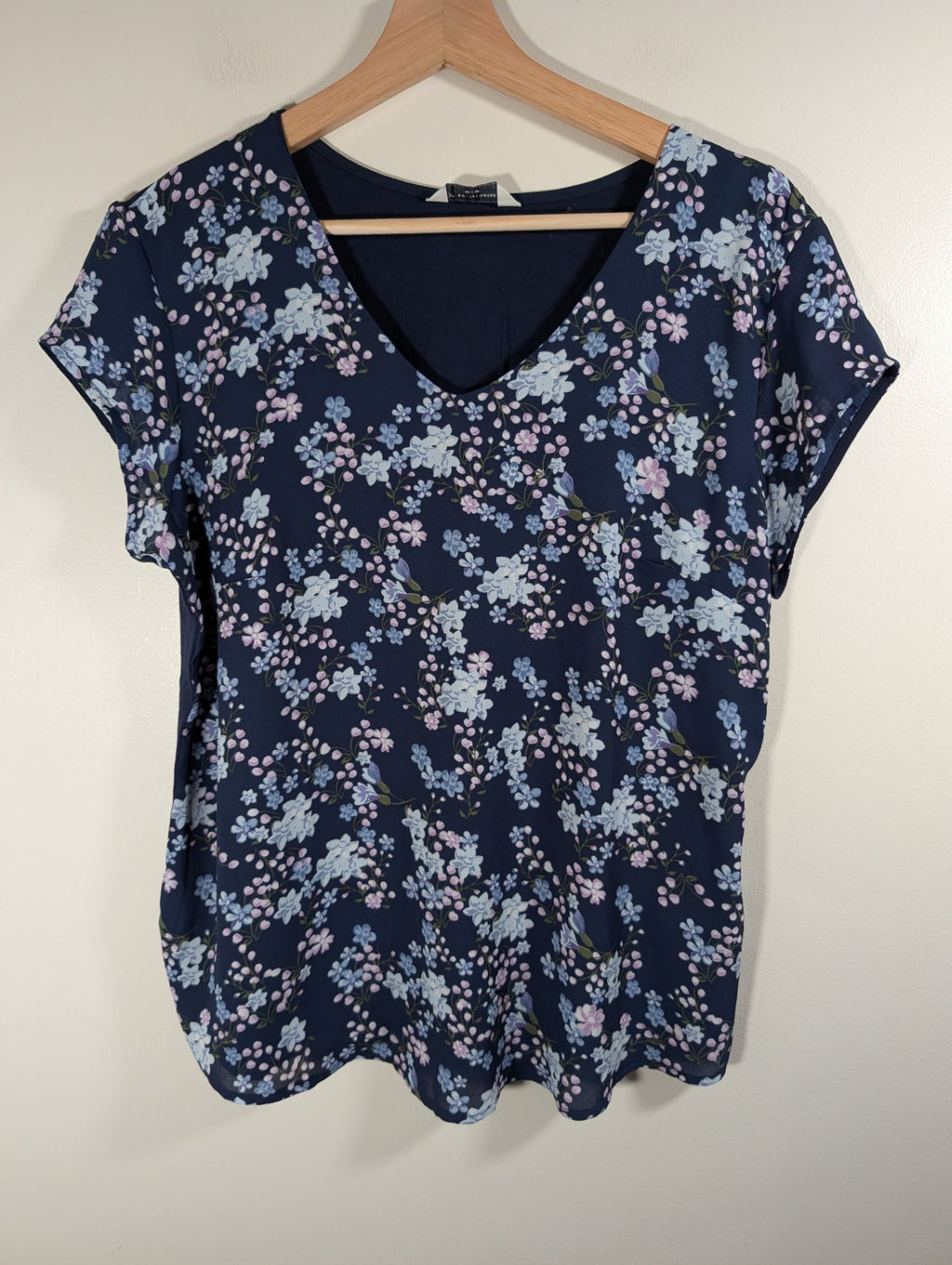 Denver Hayes navy floral blouse - Medium