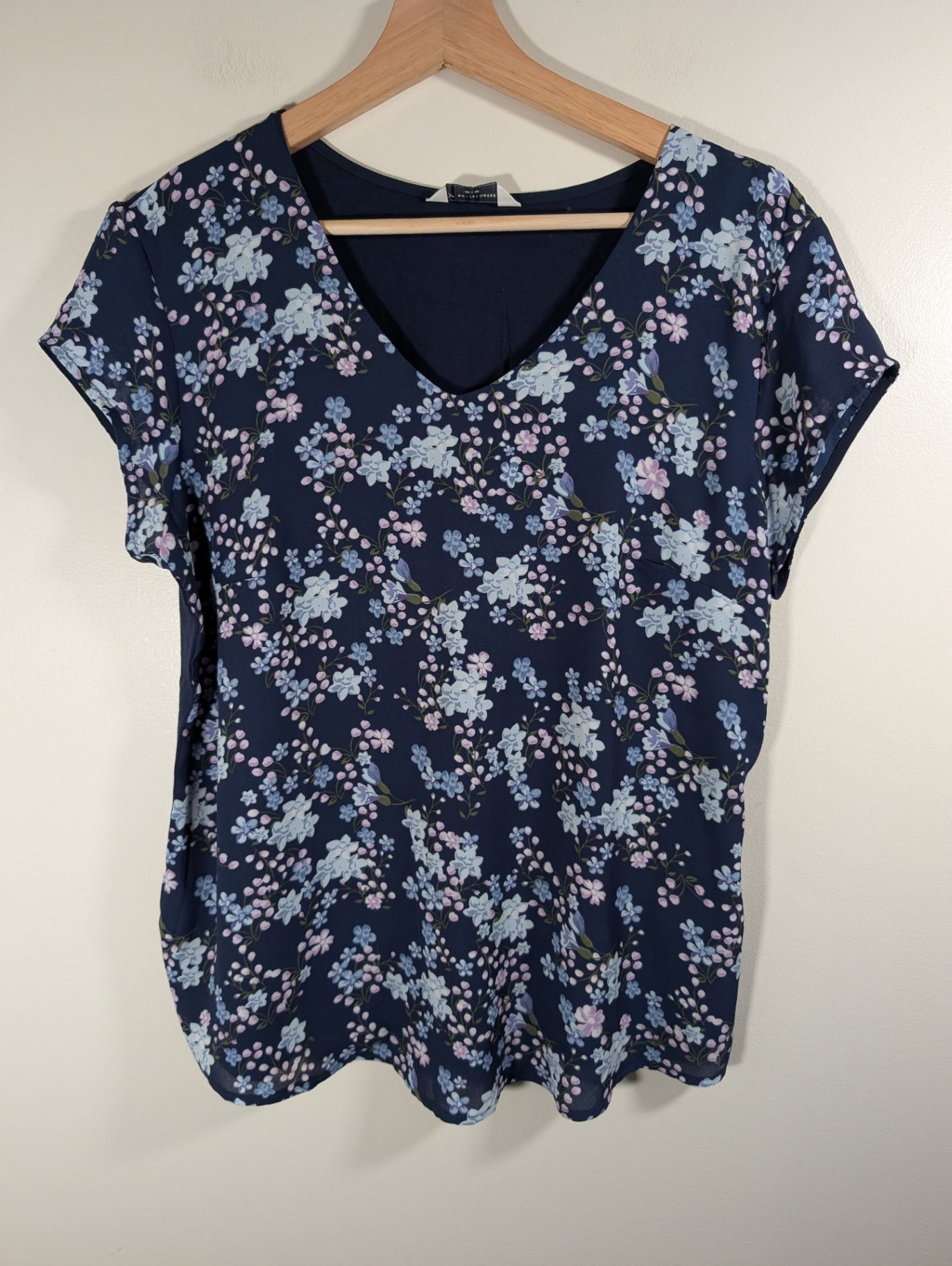 Denver Hayes navy floral blouse - Medium