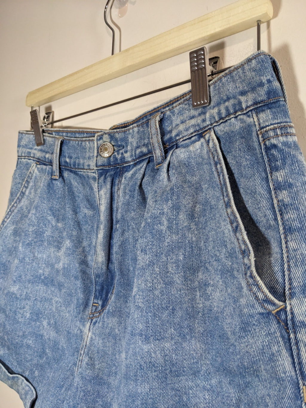 American Eagle Denim Shorts - sz 8