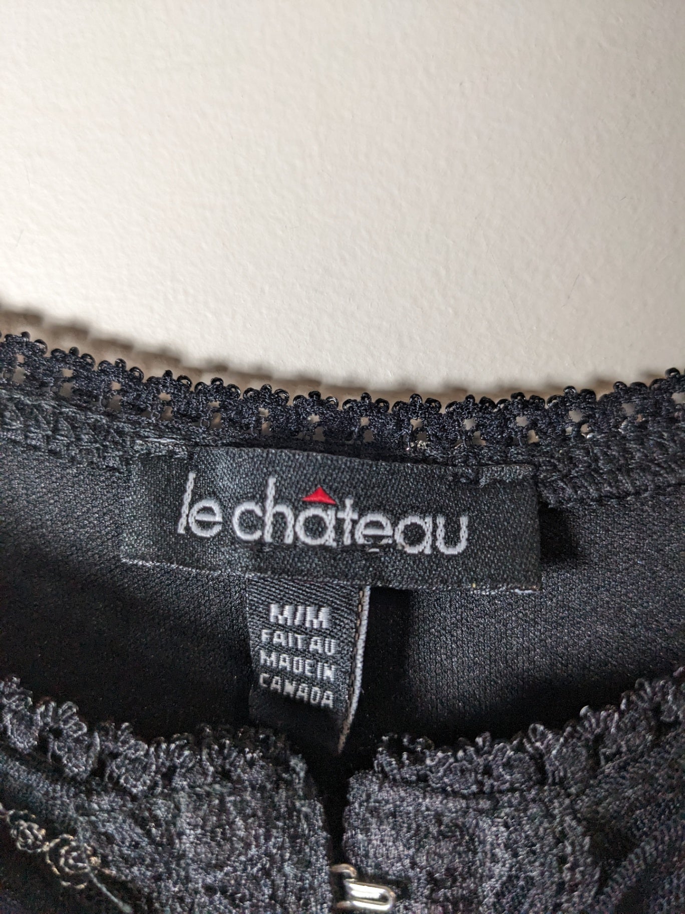 Le Château Lace Clasp Blouse - M