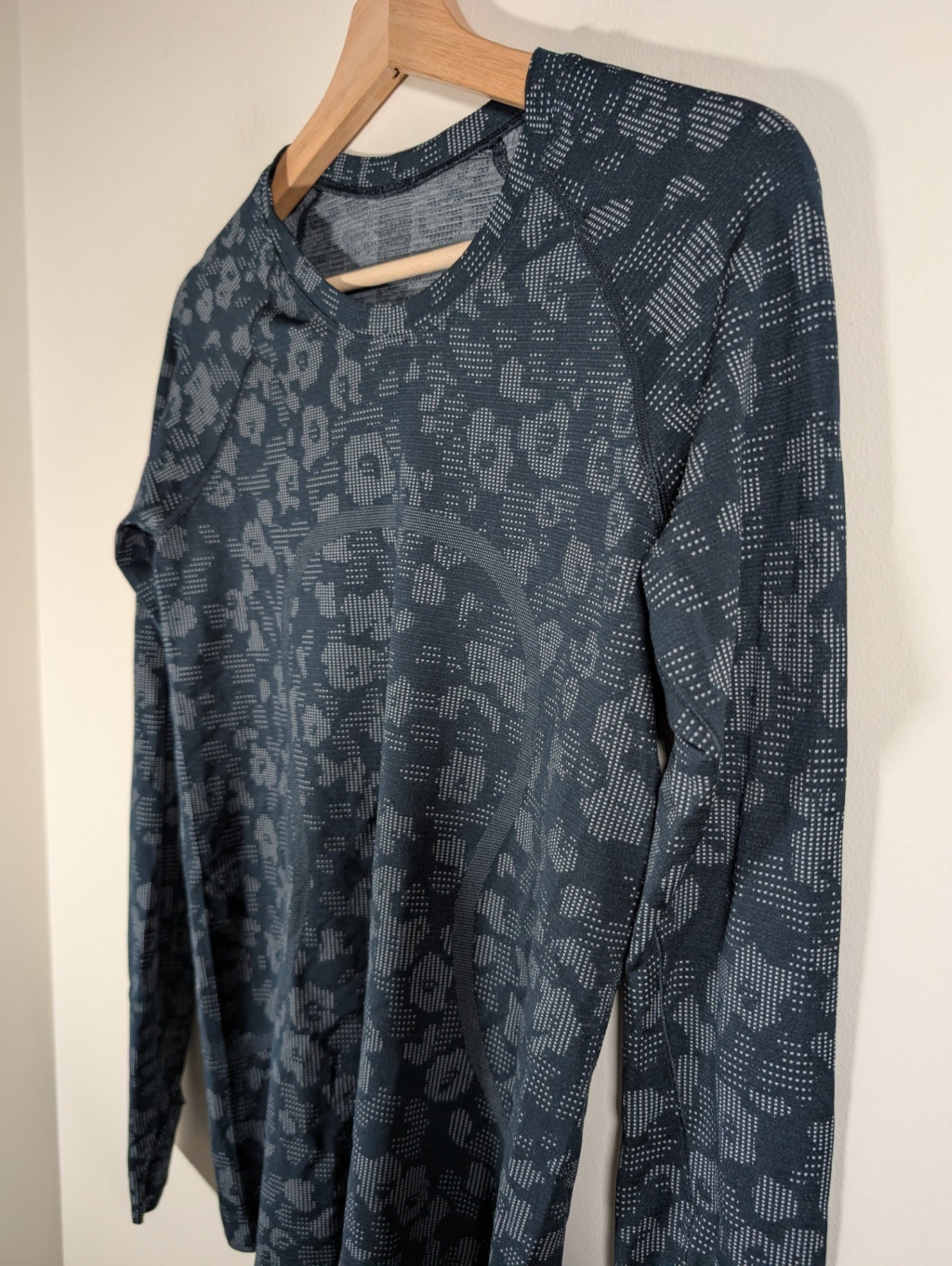 Lululemon swiftly tech long-sleeve crew - SZ 8