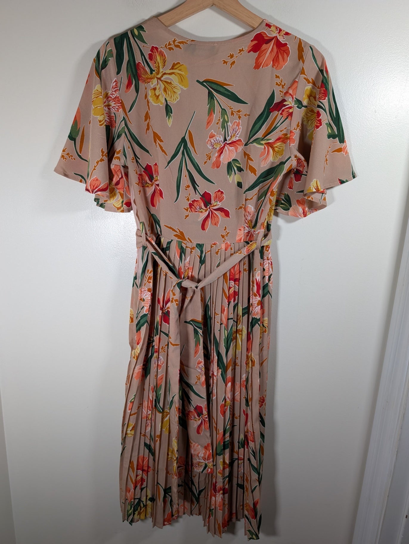NWT Pretty Little Thing pink pleated floral midi dress - SZ 6