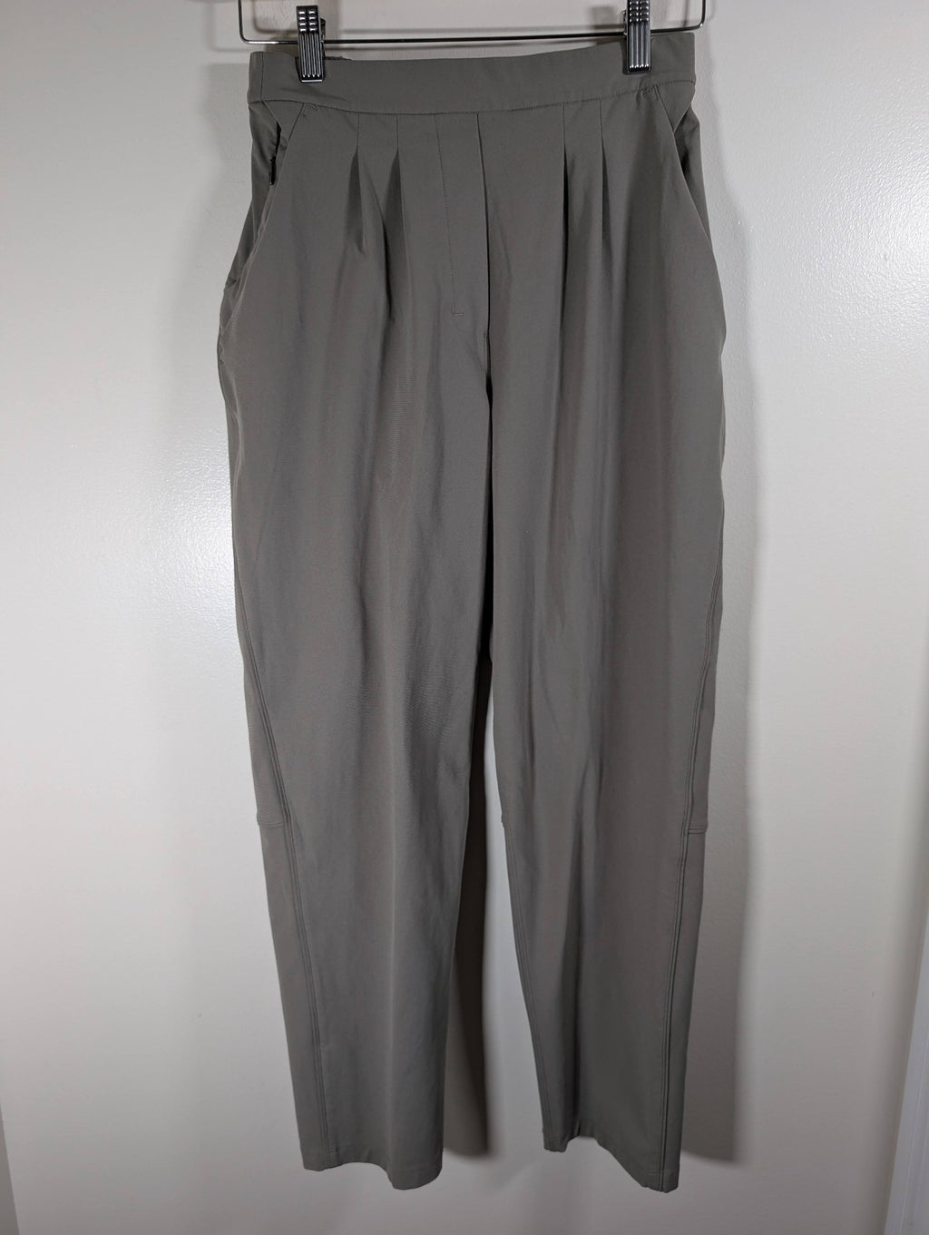 Lululemon pleat front trouser - SZ 6