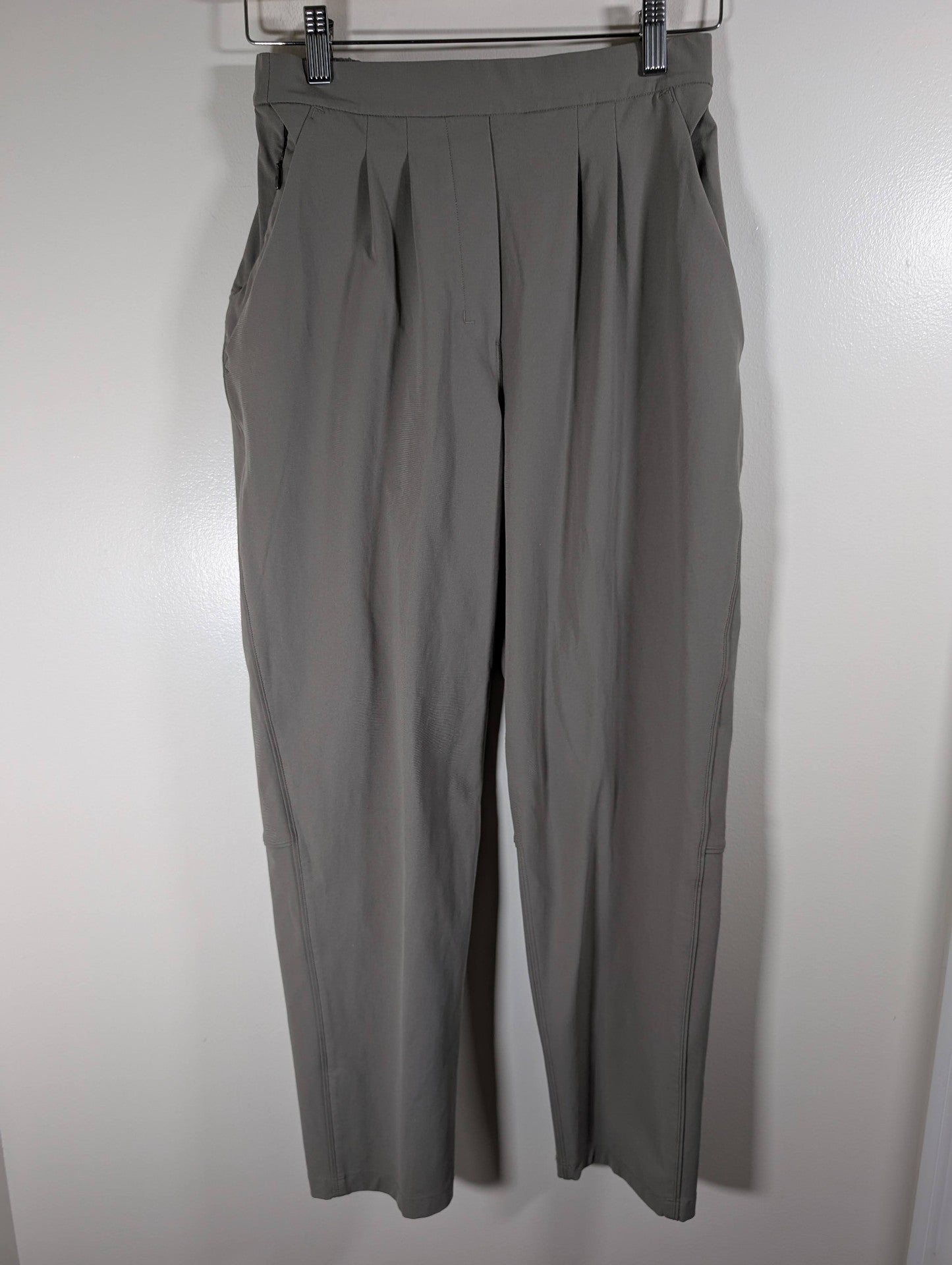Lululemon pleat front trouser - SZ 6