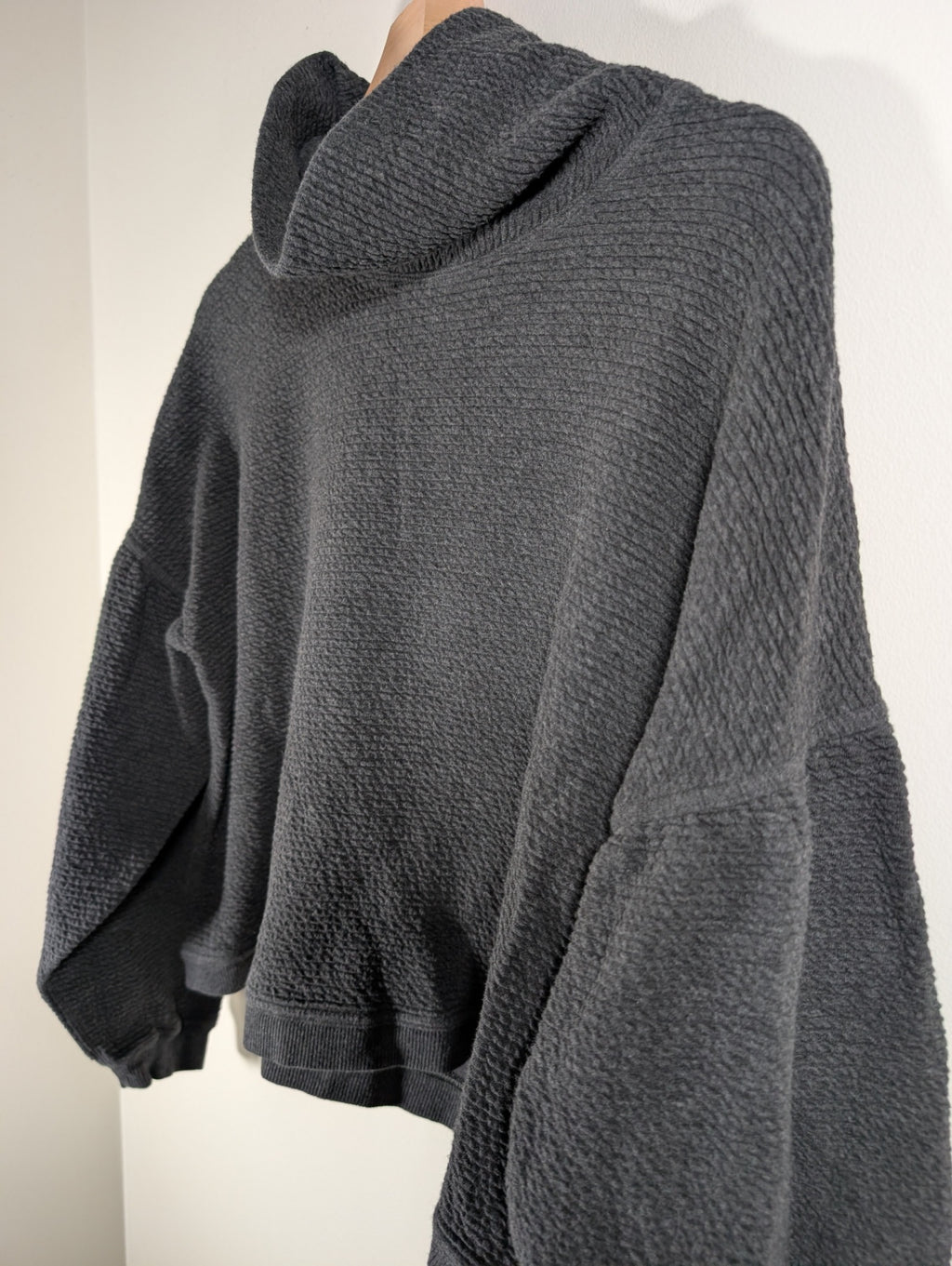 Lululemon peaceful moments pullover - appears SZ 8