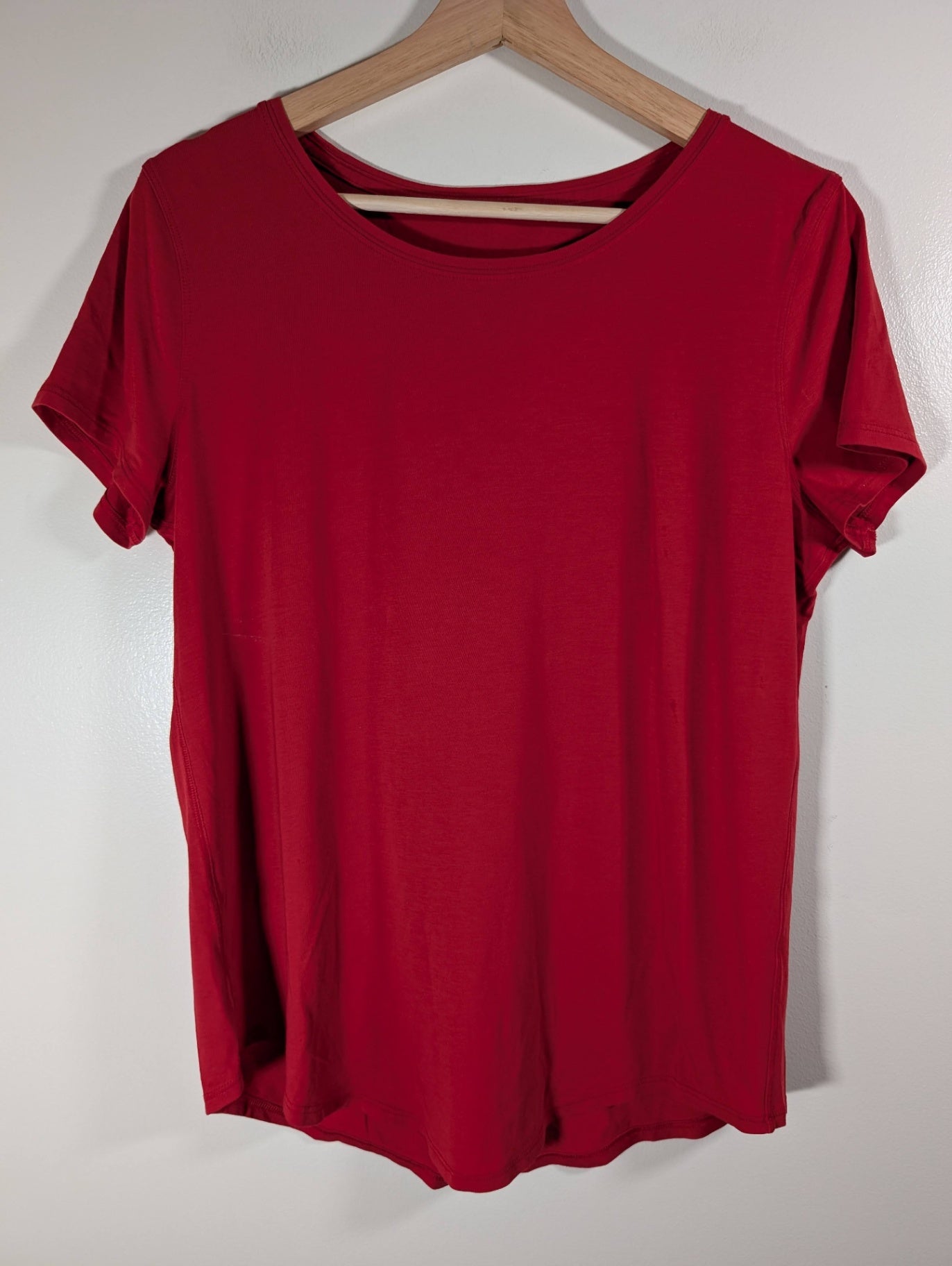 Lululemon red tee - appears SZ 8
