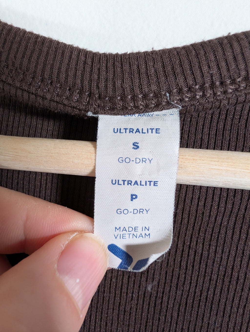 Old Navy ultralite go-dry ribbed long-sleeve - Small