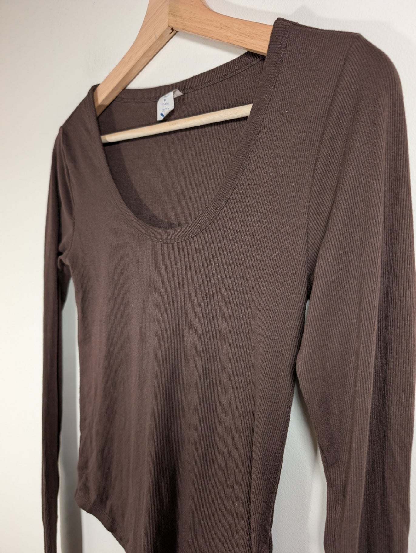Old Navy ultralite go-dry ribbed long-sleeve - Small