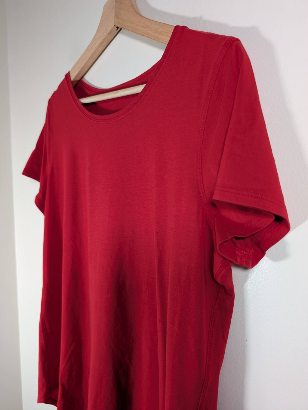 Lululemon red tee - appears SZ 8