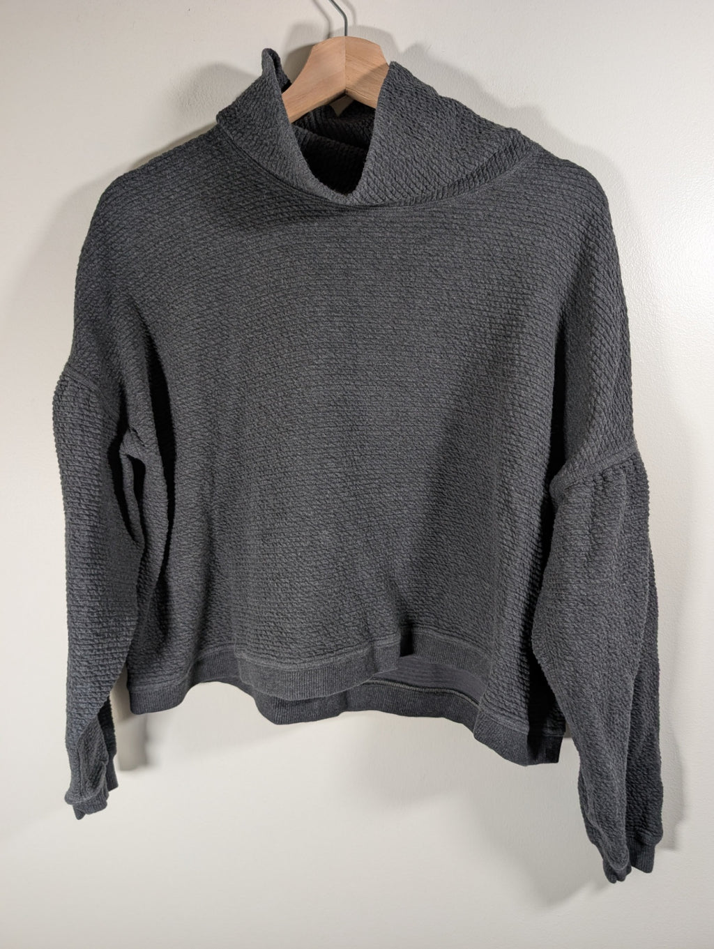 Lululemon peaceful moments pullover - appears SZ 8